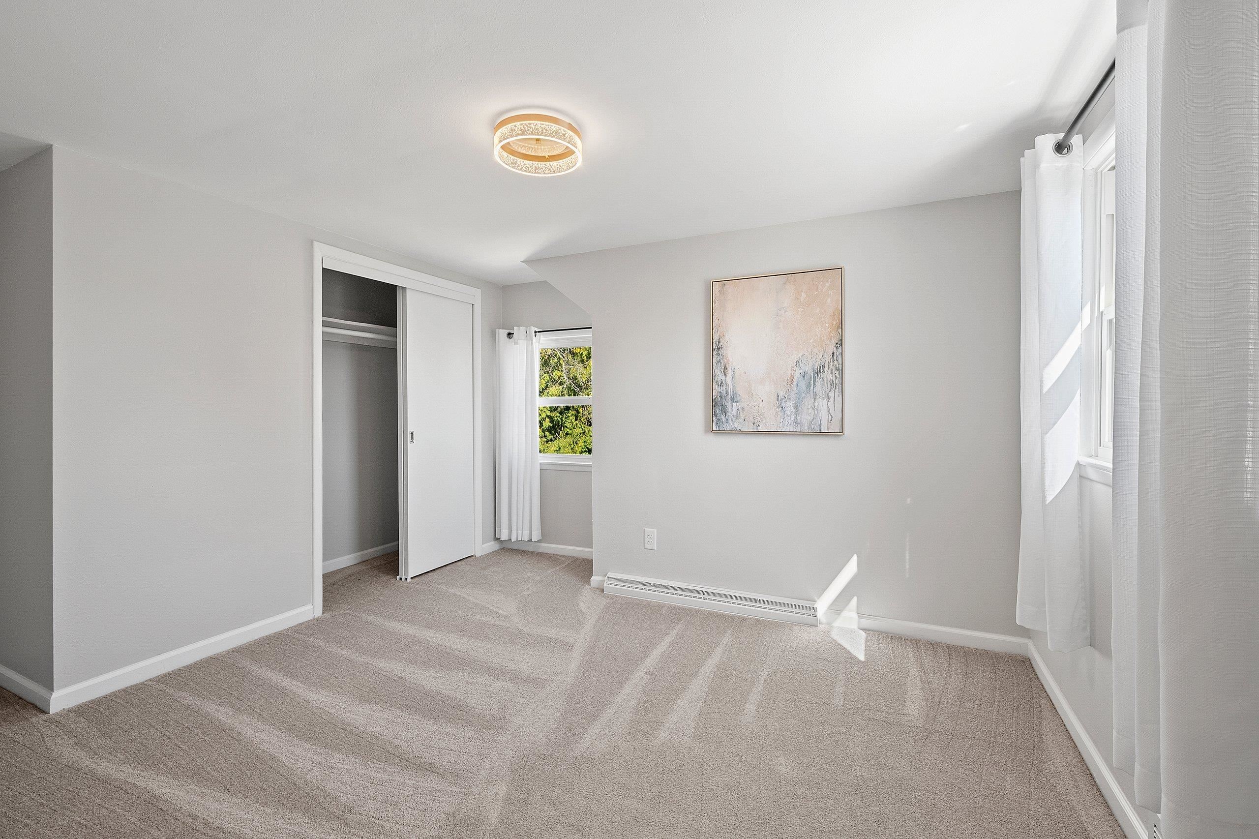 3313 S WEBSTER Avenue