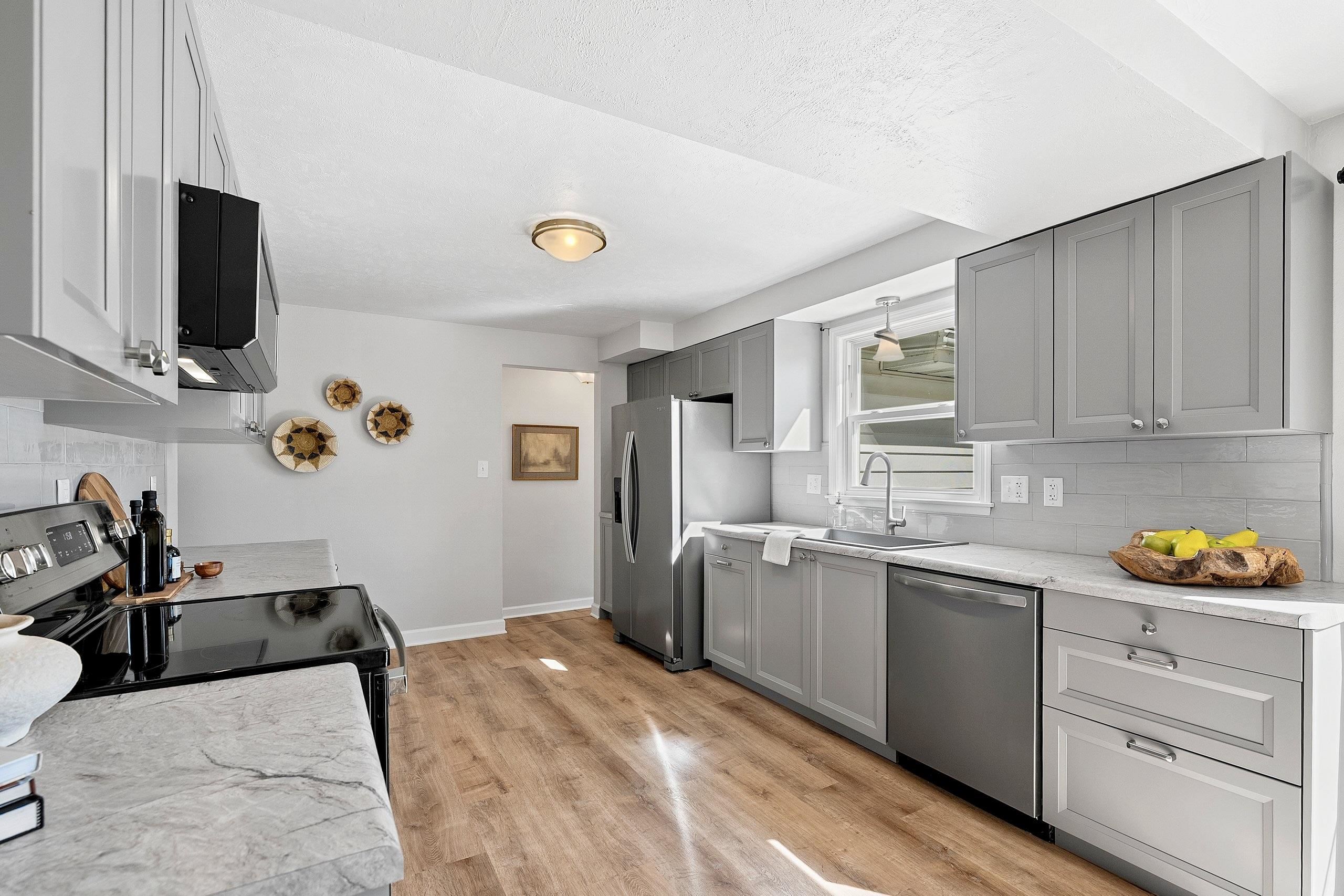 3313 S WEBSTER Avenue