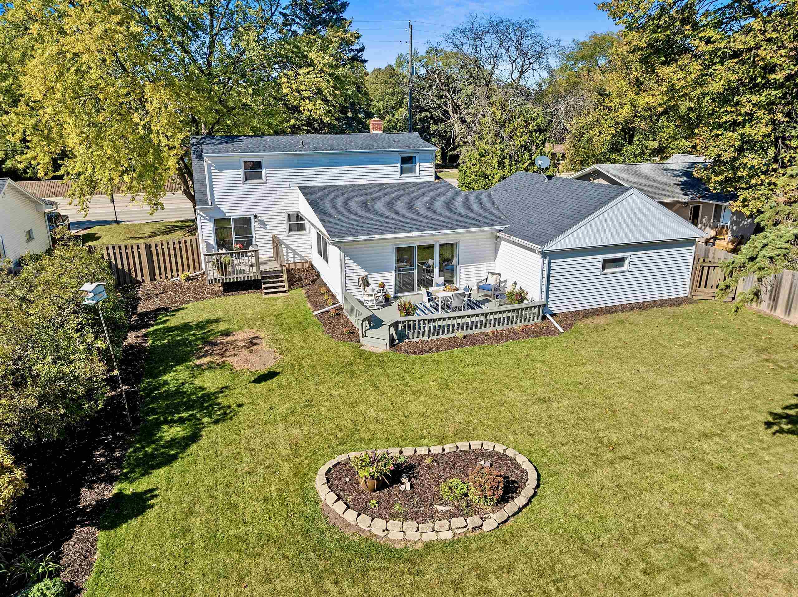 3313 S WEBSTER Avenue