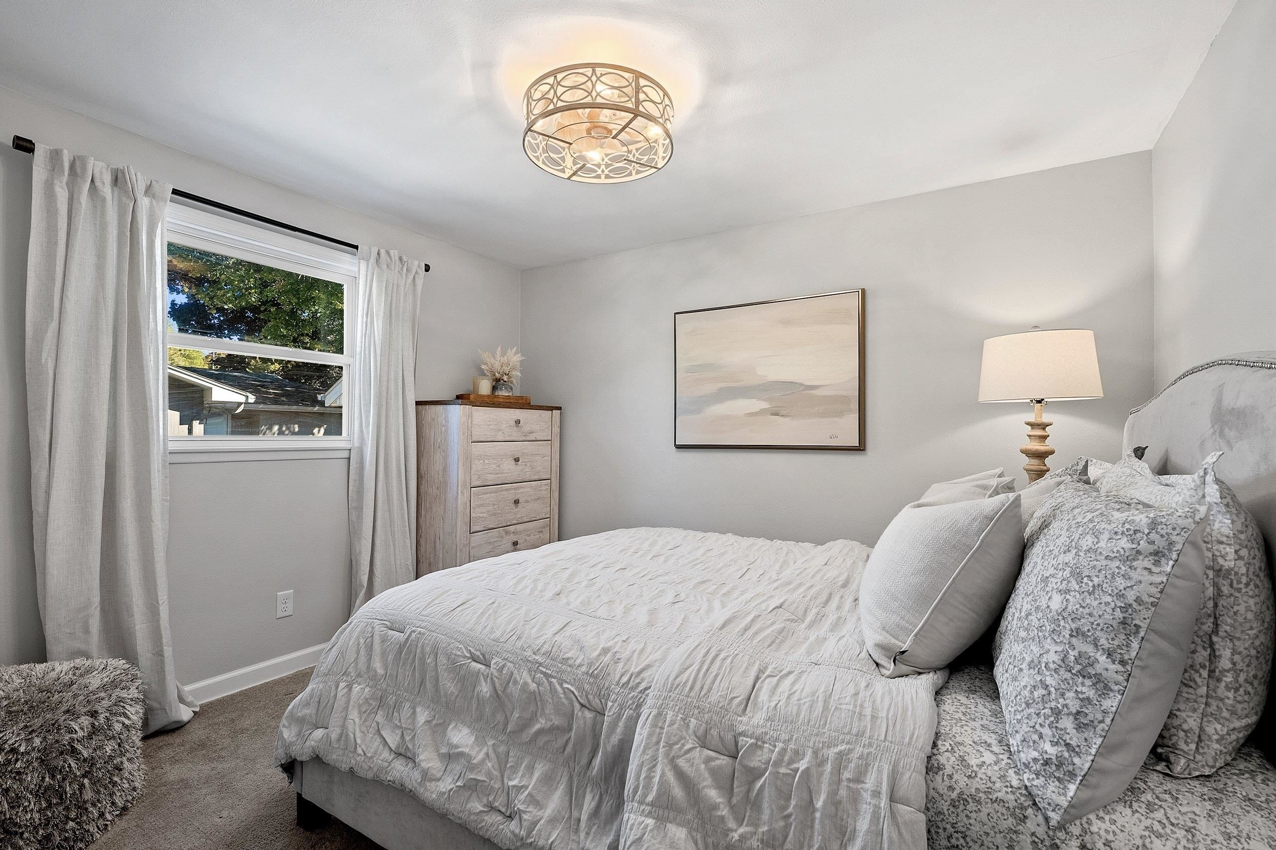 3313 S WEBSTER Avenue