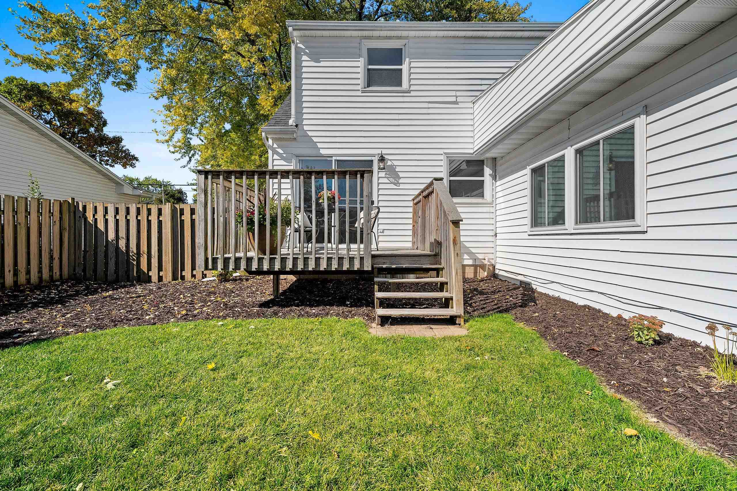 3313 S WEBSTER Avenue