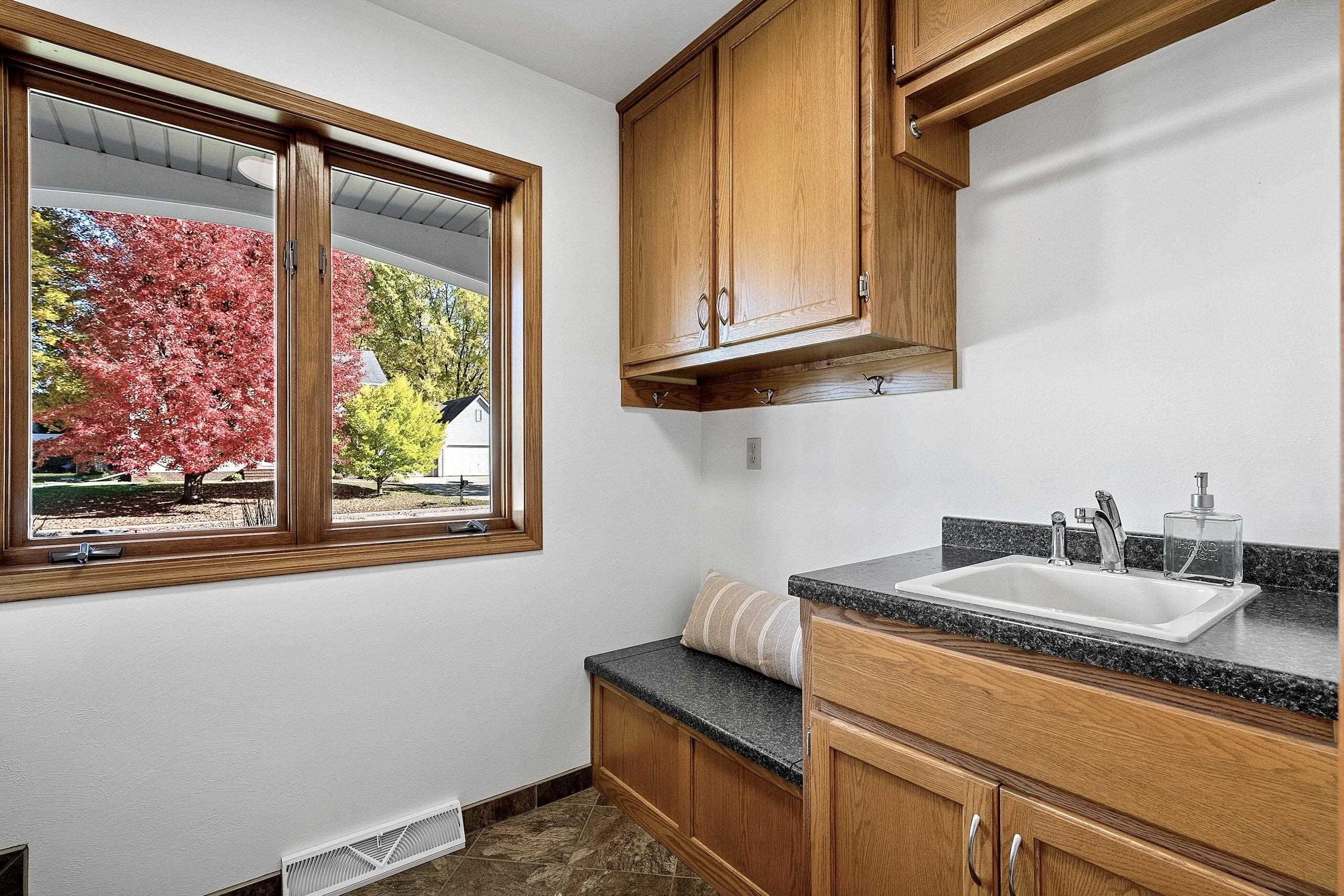 1000 ROLLING GREEN Drive