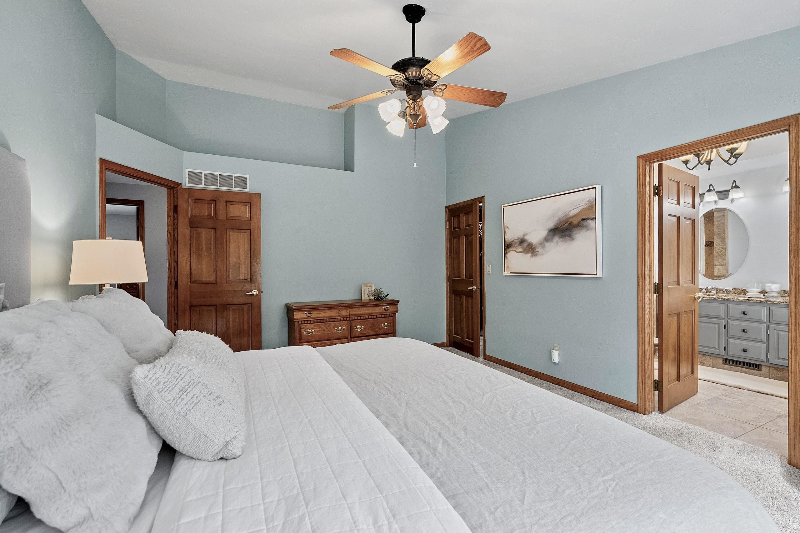 1000 ROLLING GREEN Drive