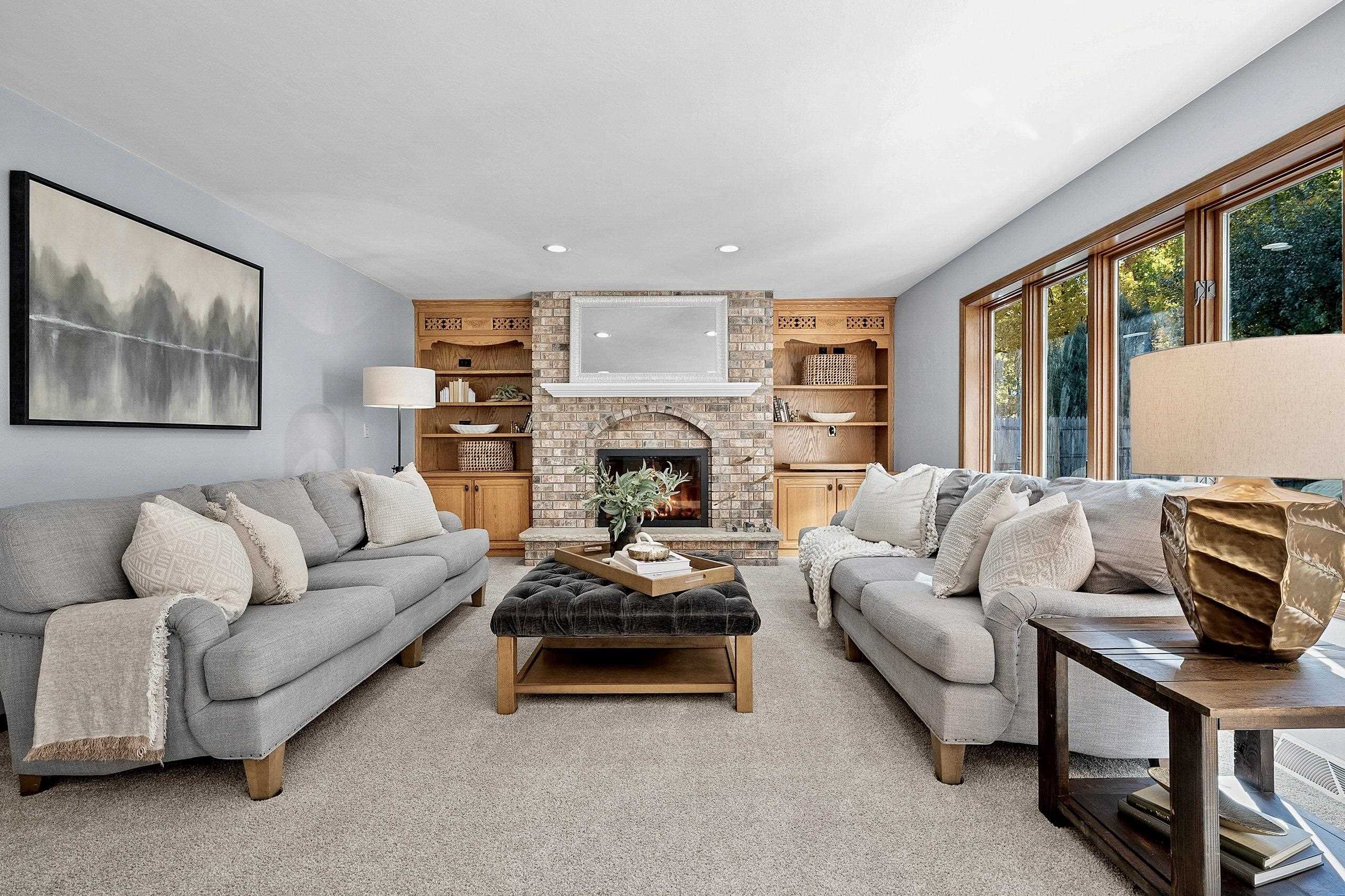 1000 ROLLING GREEN Drive