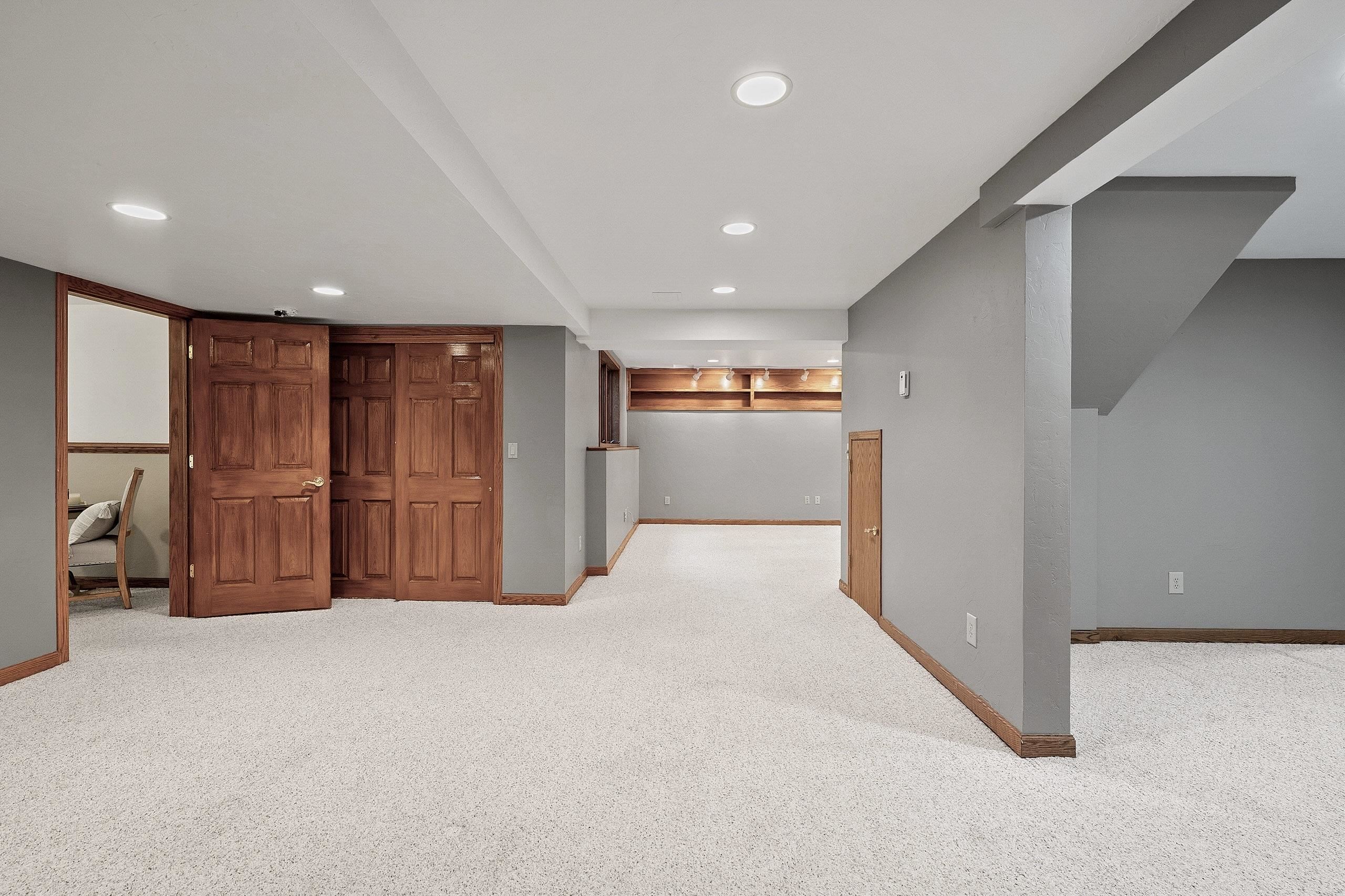 1000 ROLLING GREEN Drive