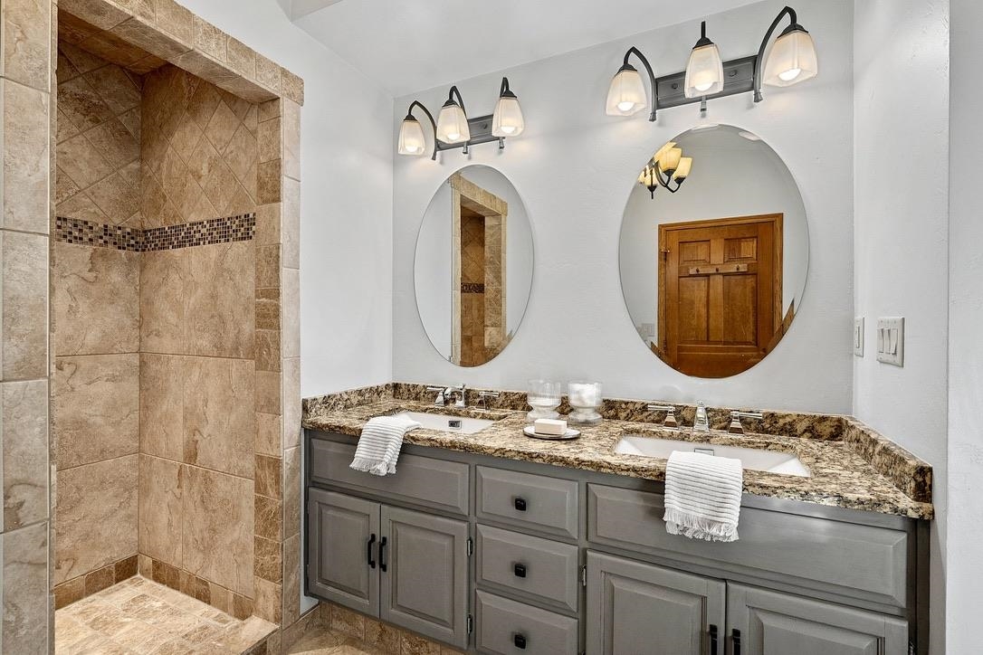 1000 ROLLING GREEN Drive