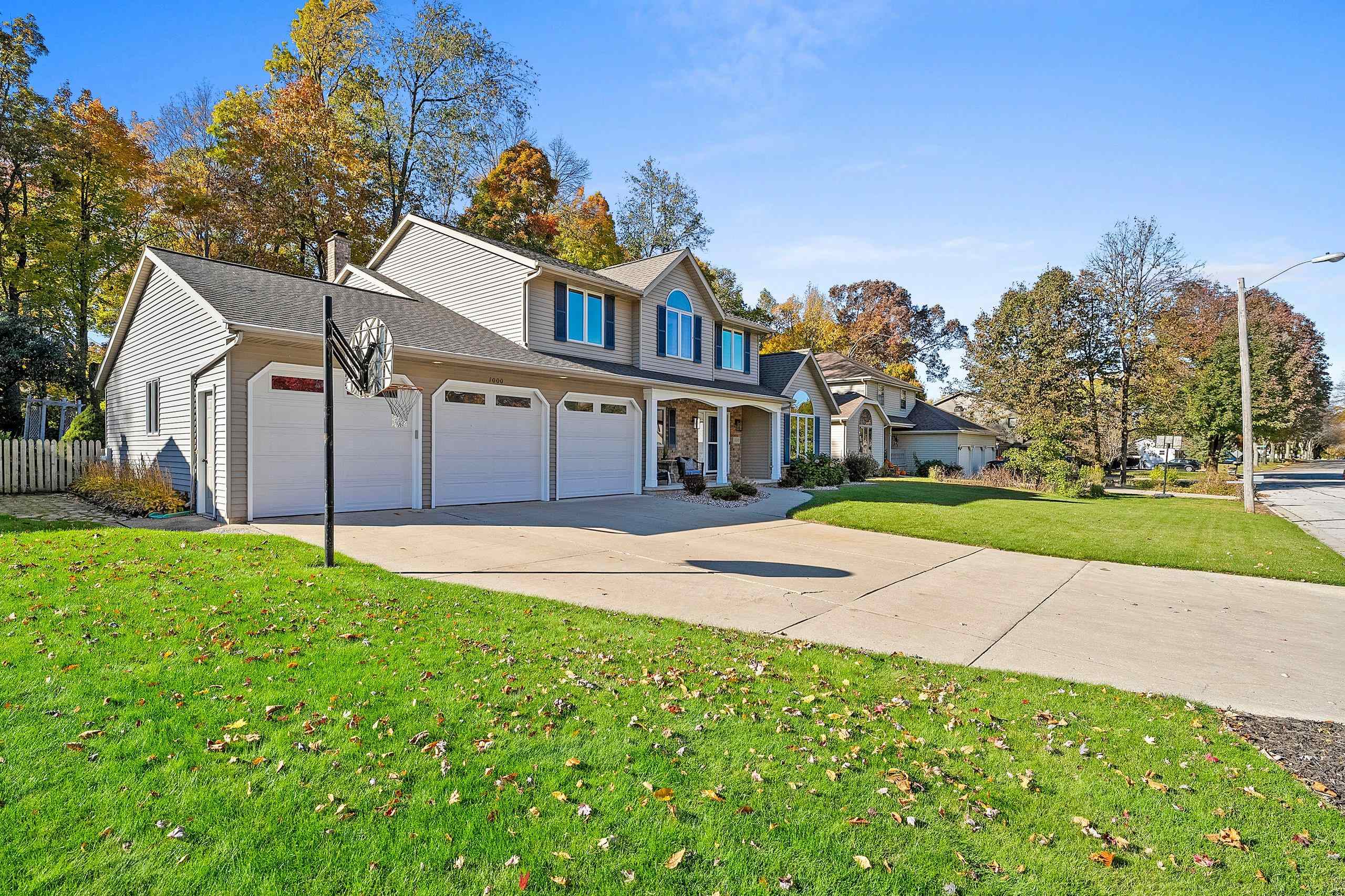 1000 ROLLING GREEN Drive