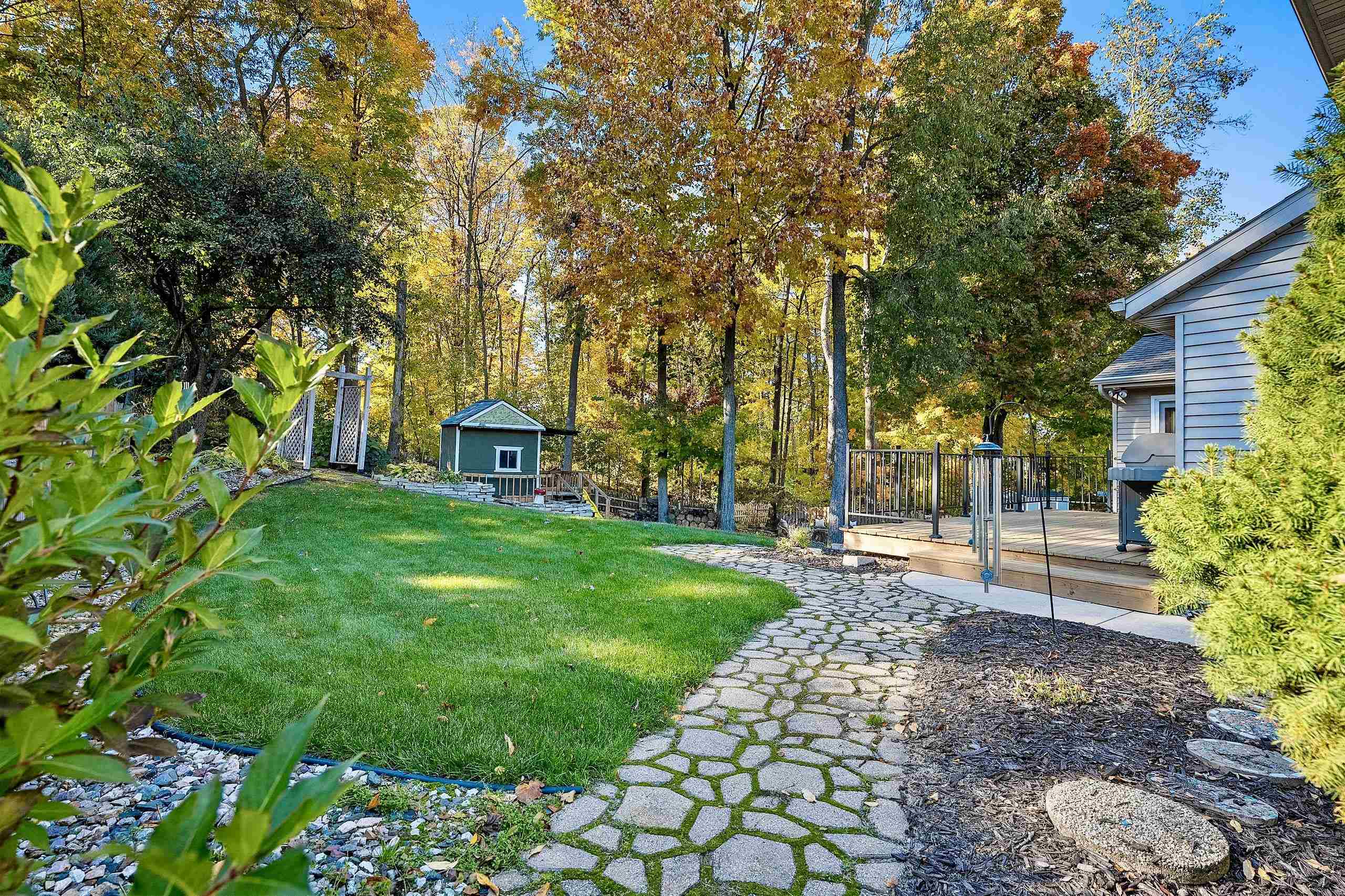 1000 ROLLING GREEN Drive