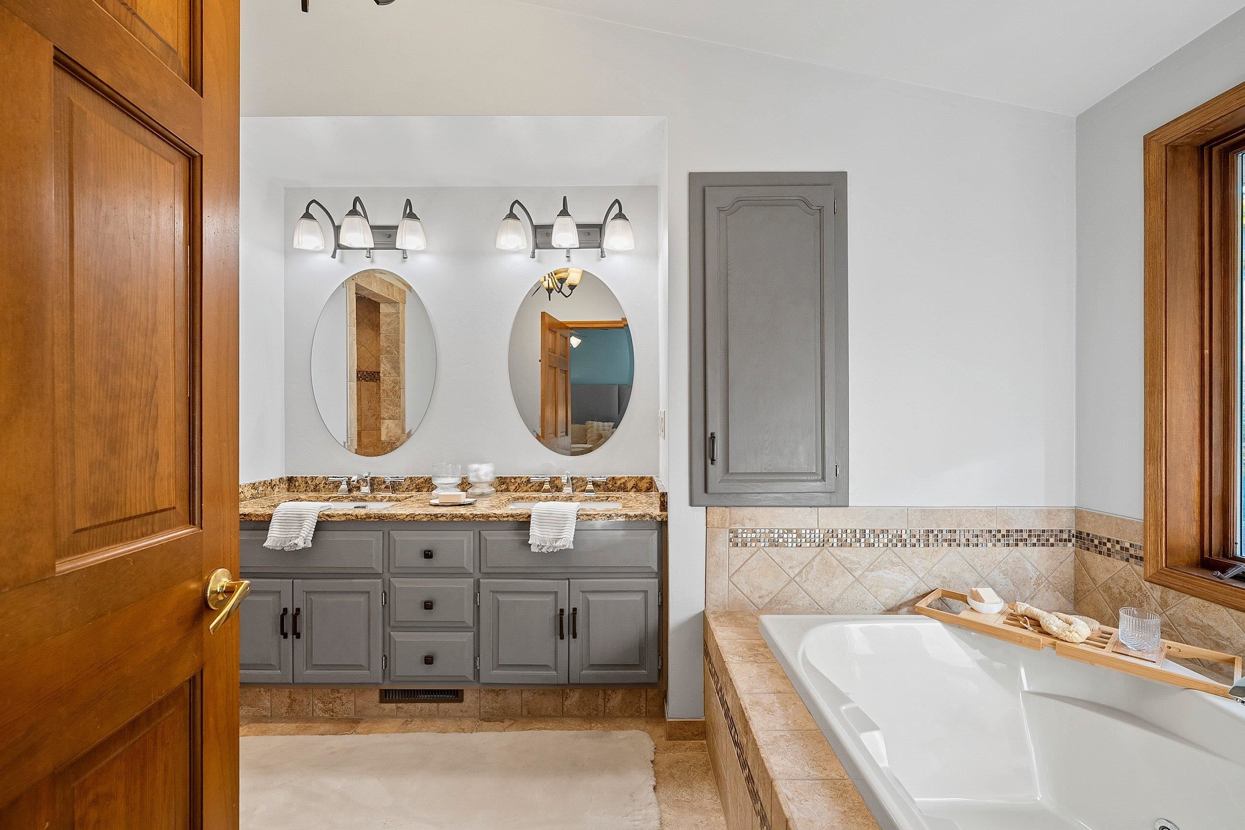 1000 ROLLING GREEN Drive