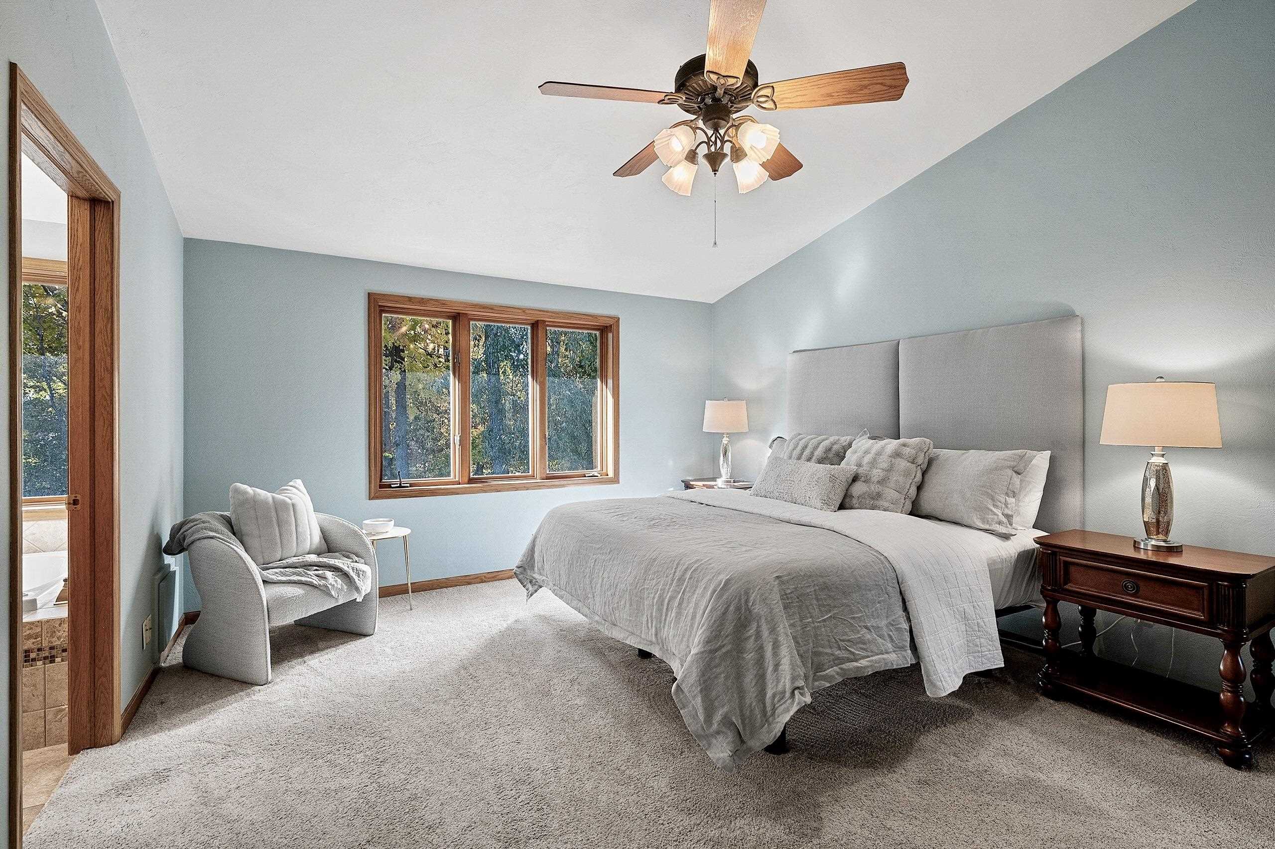 1000 ROLLING GREEN Drive