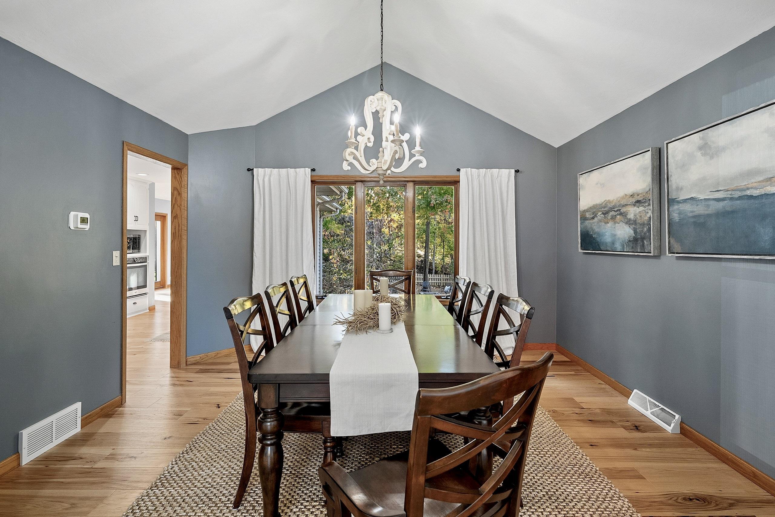 1000 ROLLING GREEN Drive