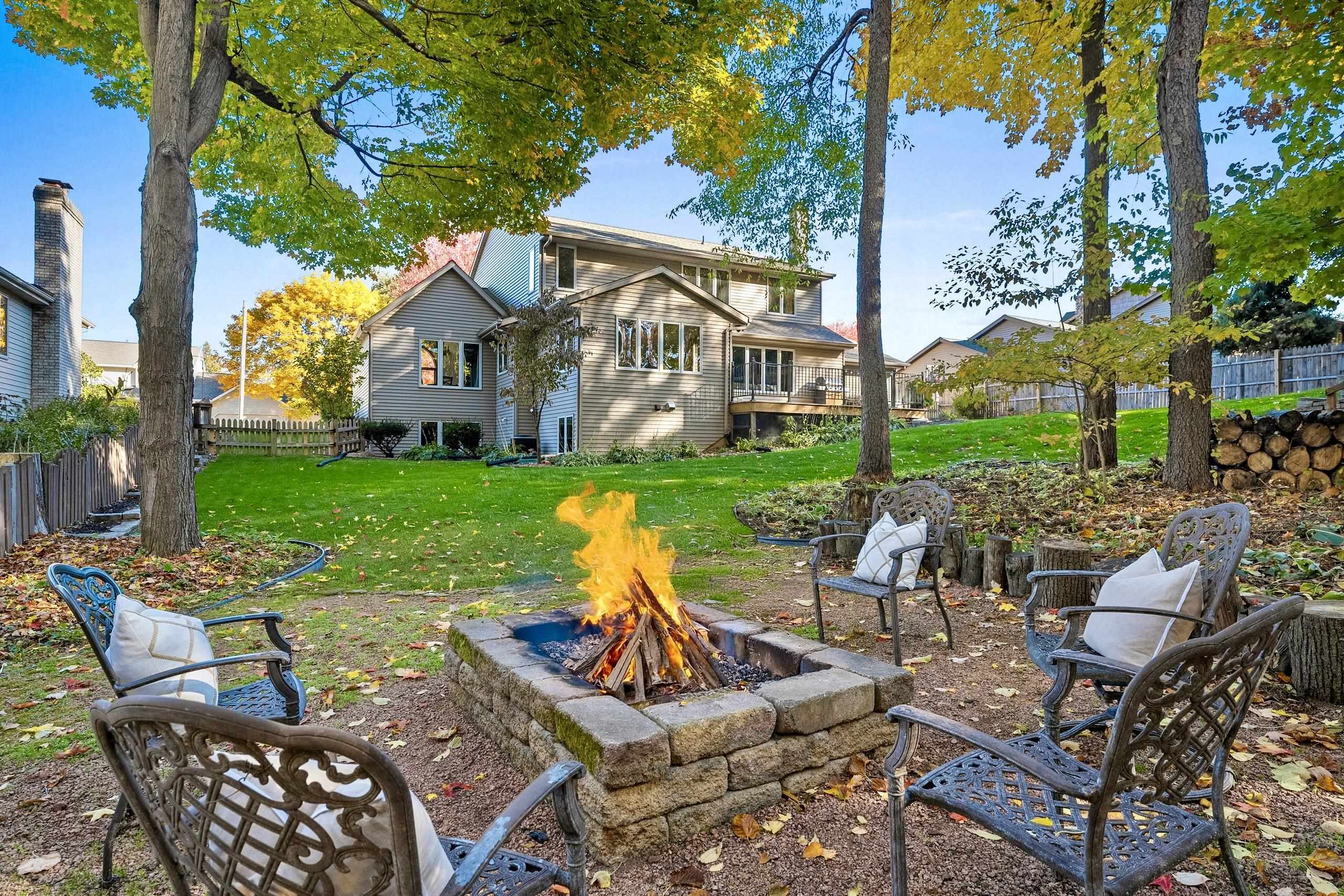 1000 ROLLING GREEN Drive