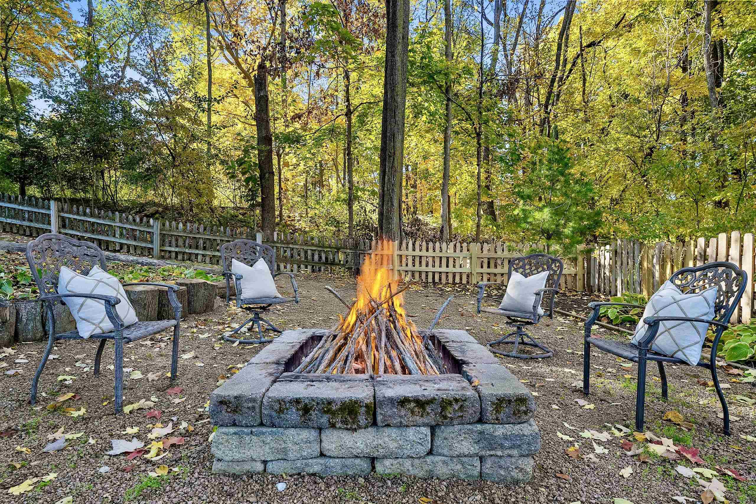 1000 ROLLING GREEN Drive