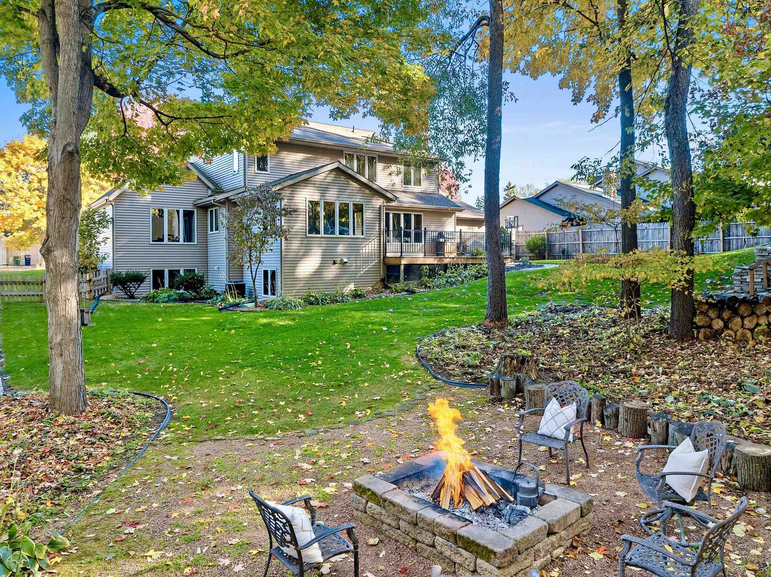 1000 ROLLING GREEN Drive