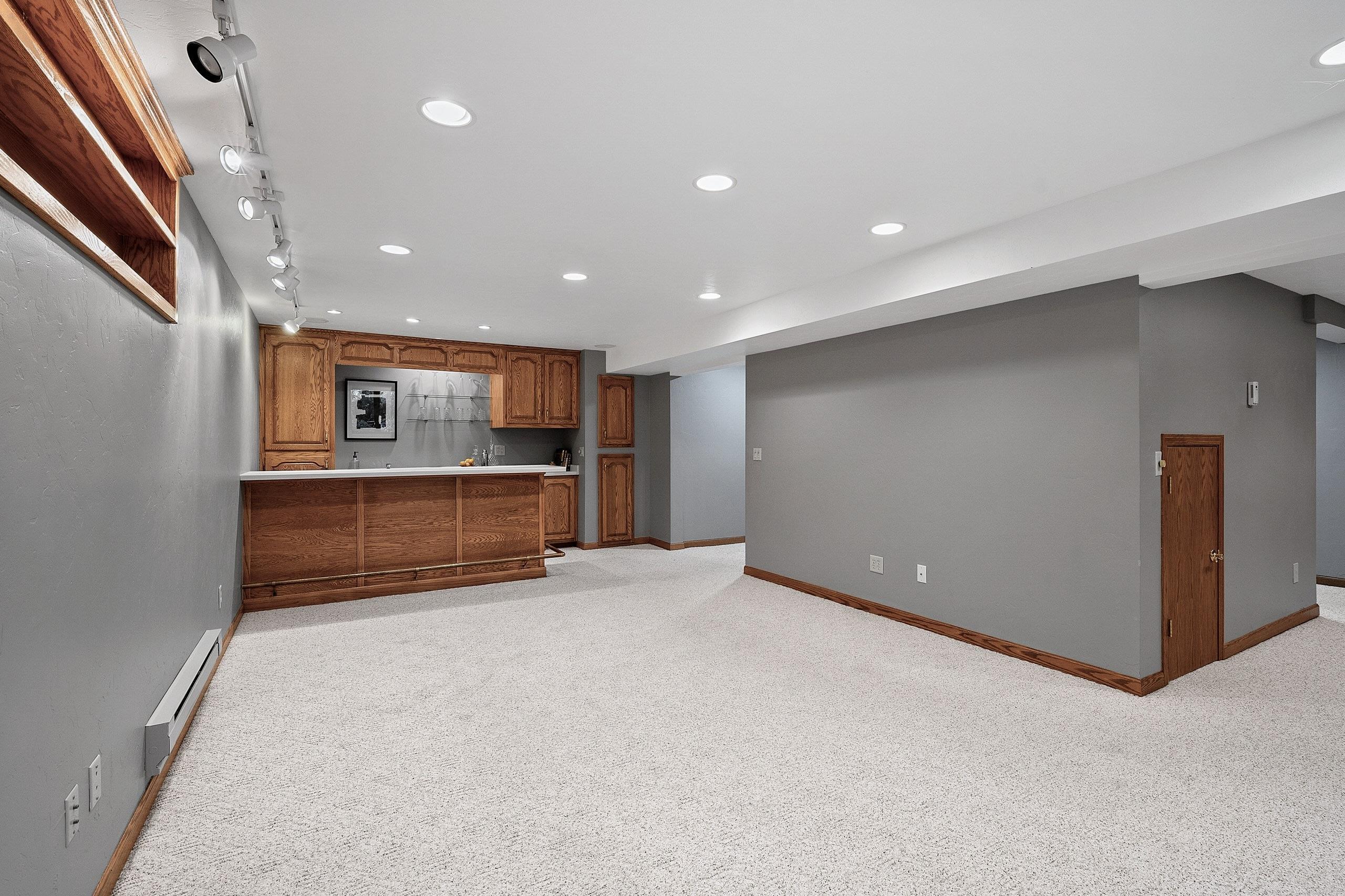 1000 ROLLING GREEN Drive