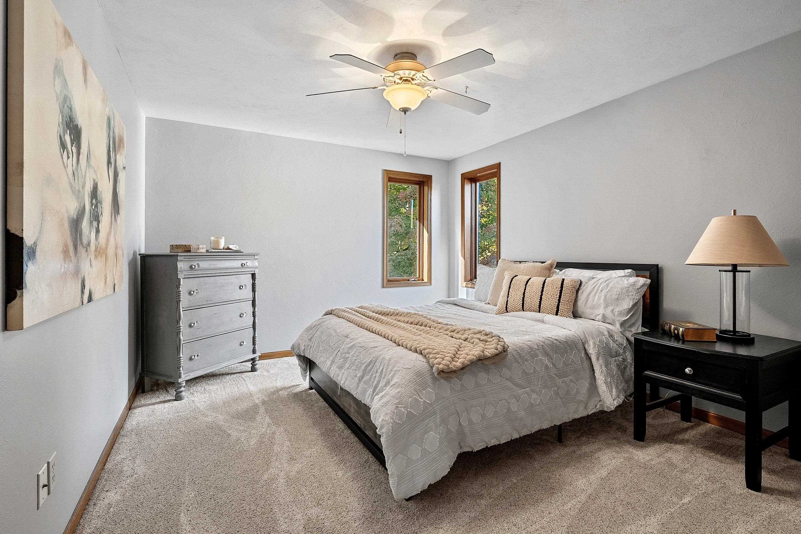 1000 ROLLING GREEN Drive