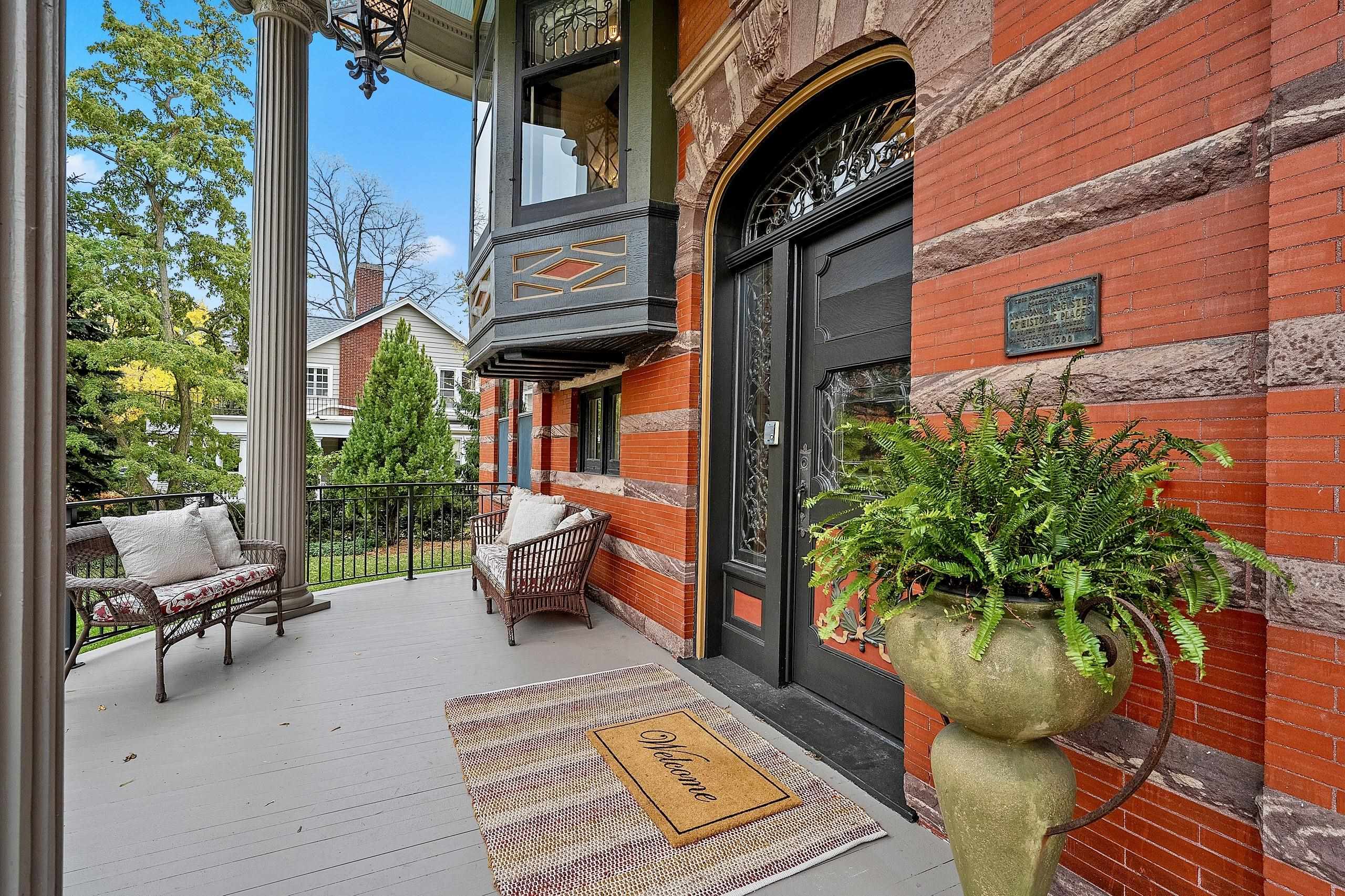 902 S MADISON Street