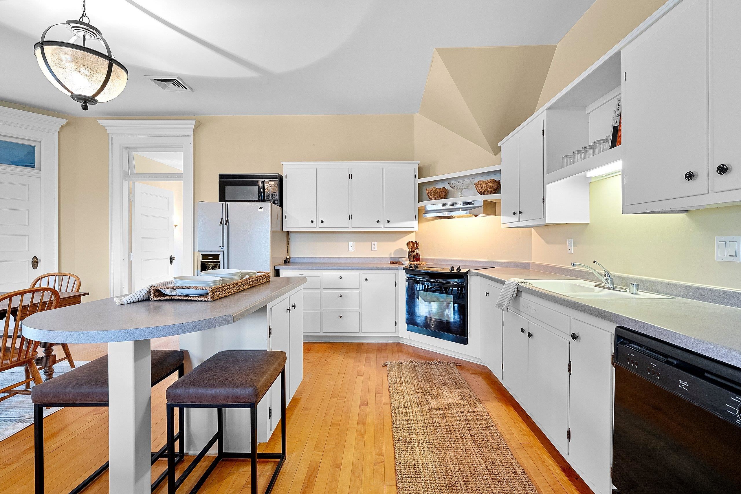 902 S MADISON Street