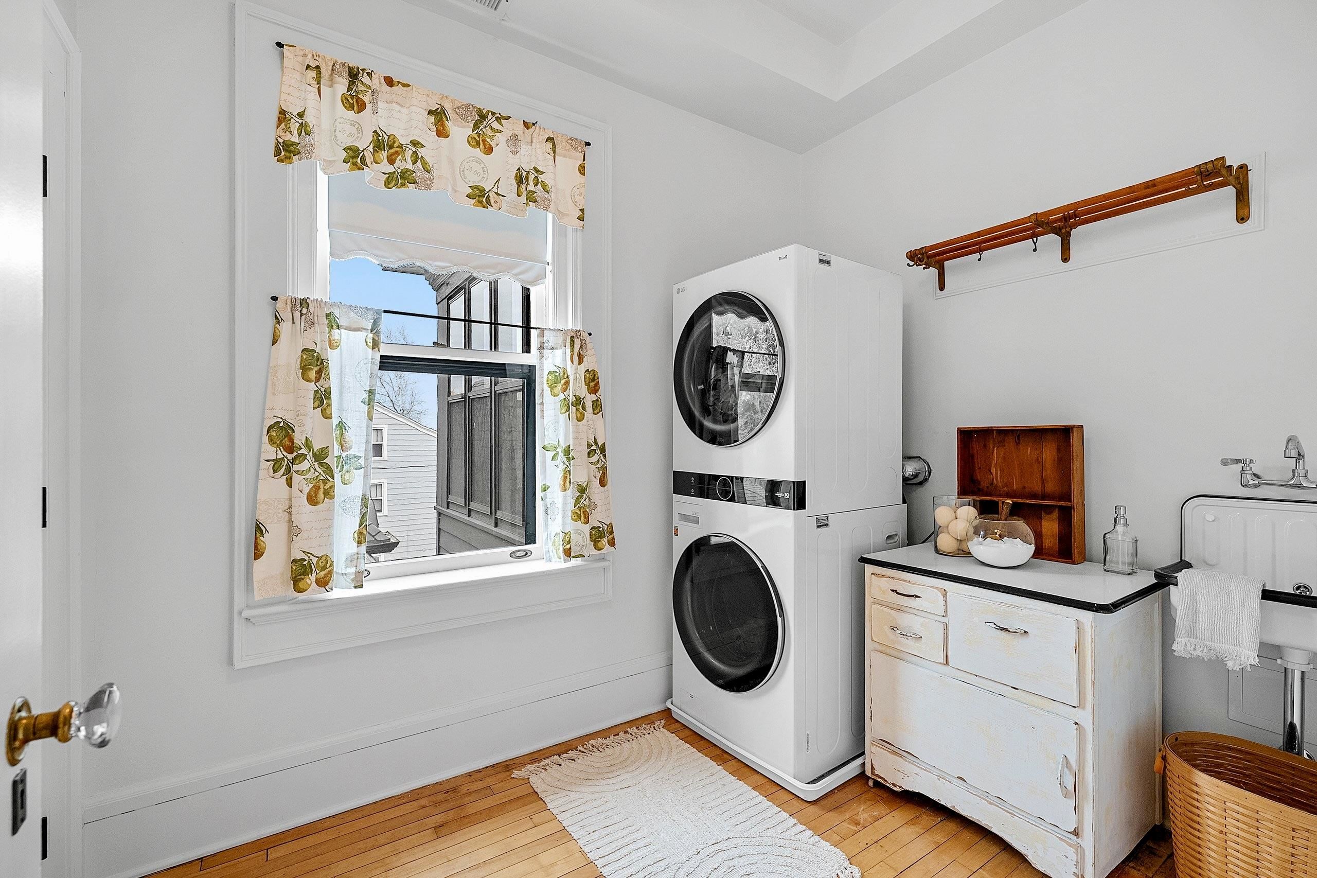 902 S MADISON Street