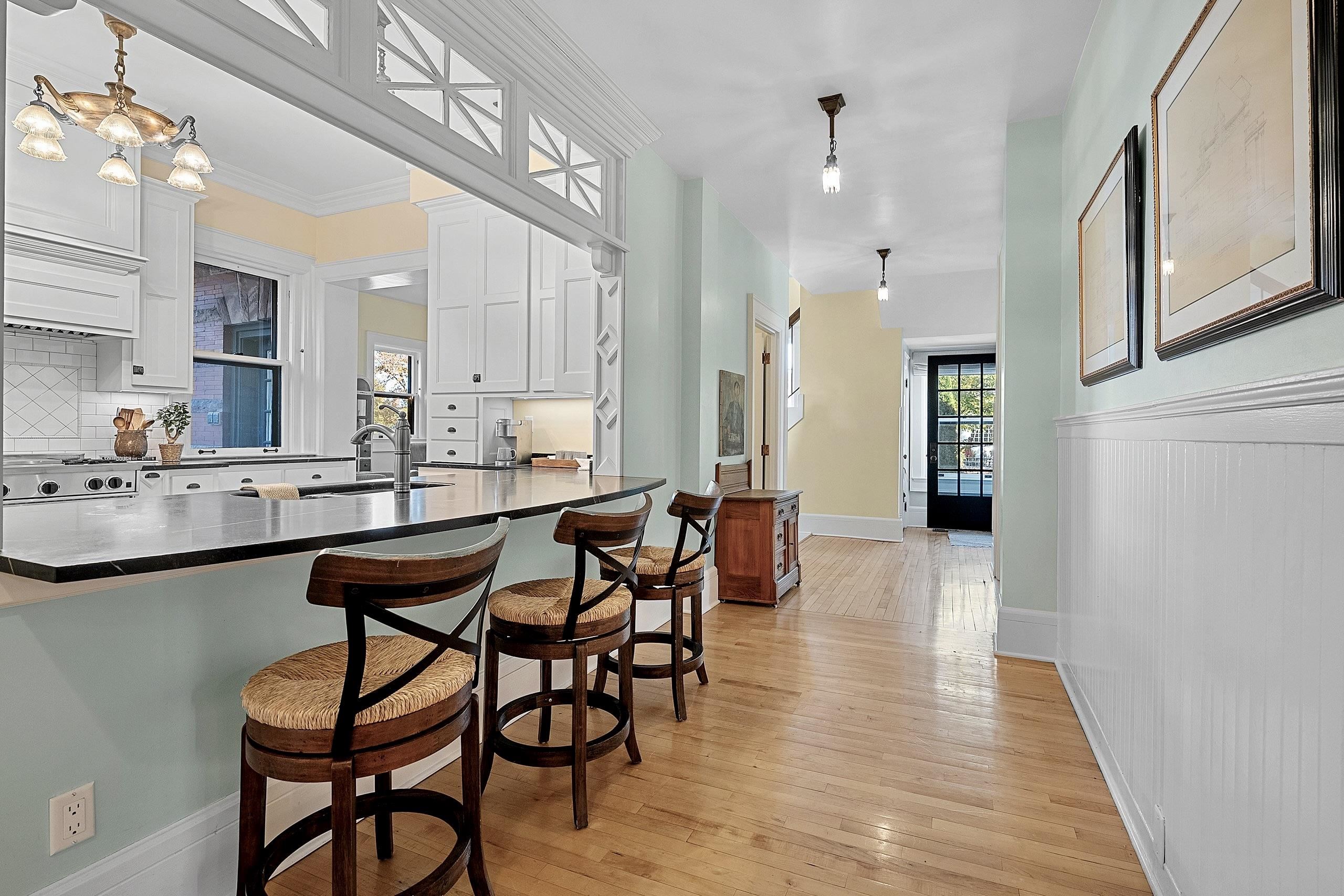 902 S MADISON Street