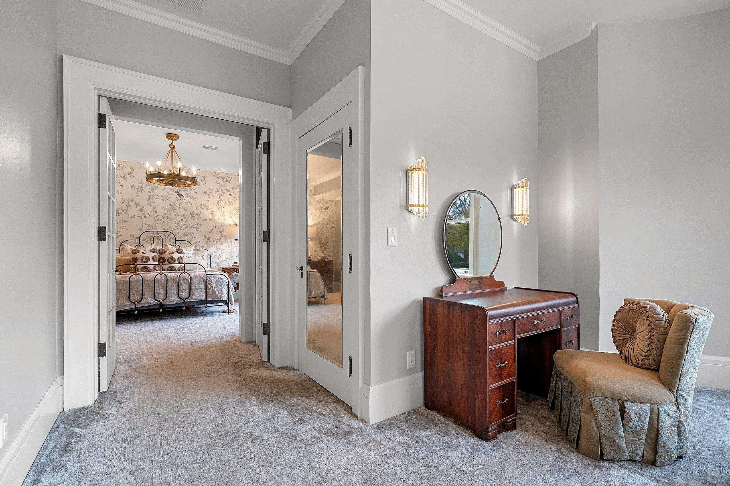 902 S MADISON Street