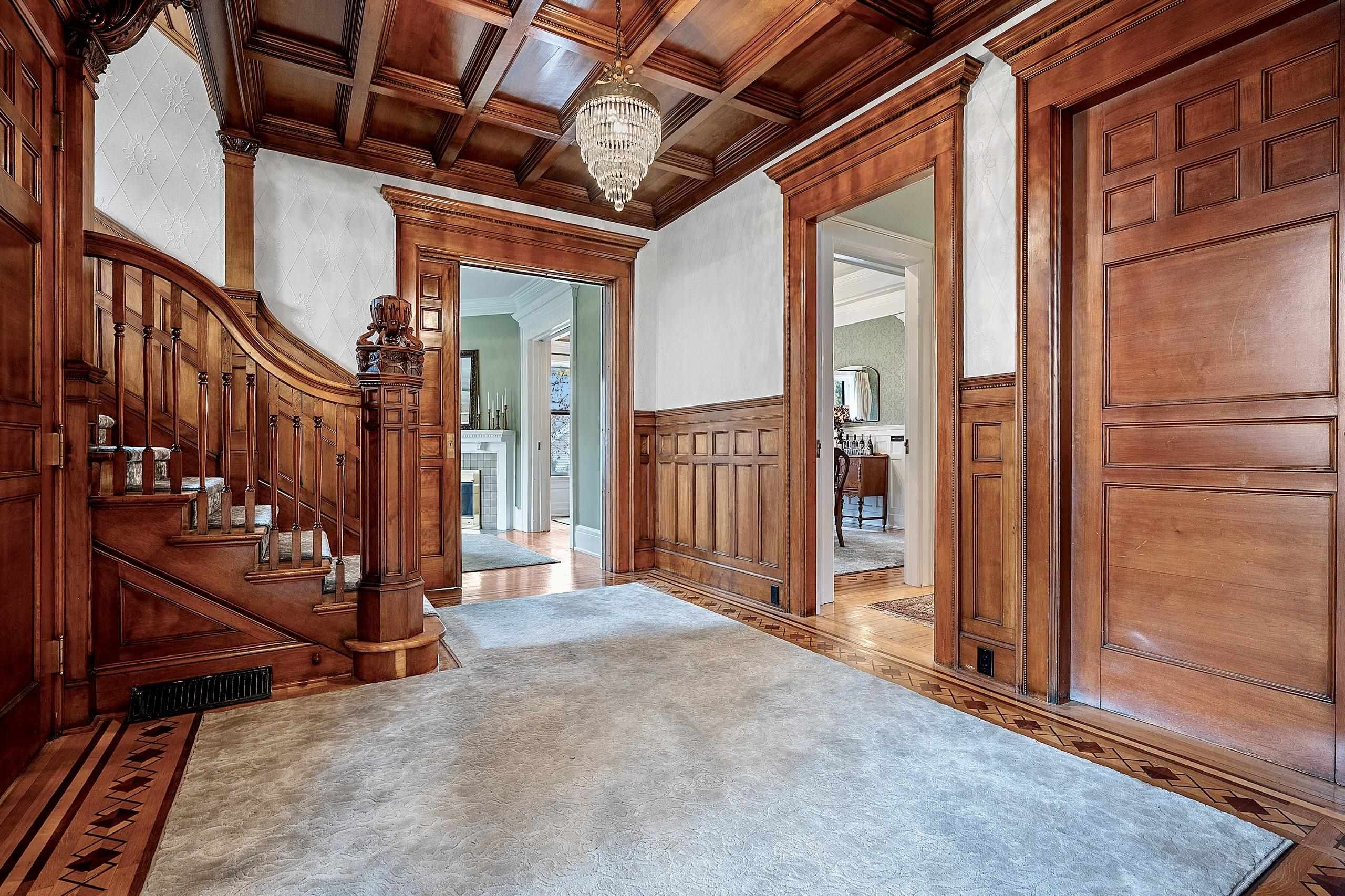 902 S MADISON Street