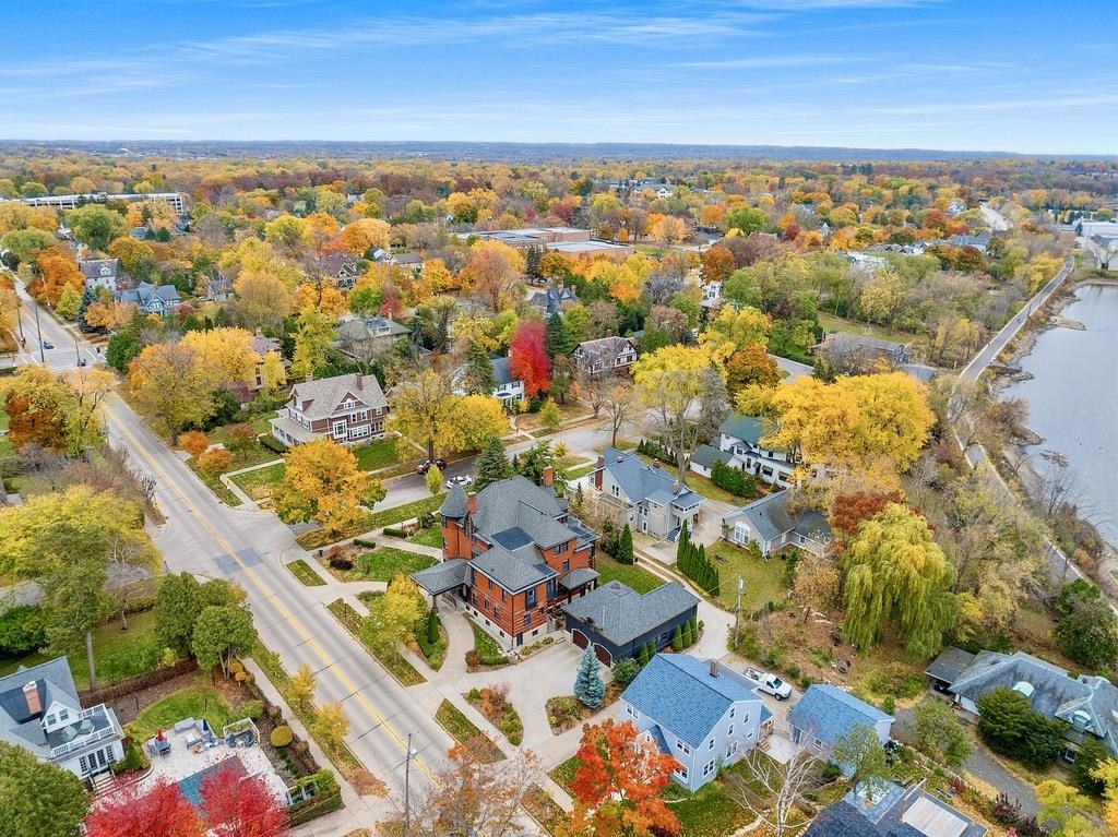 902 S MADISON Street