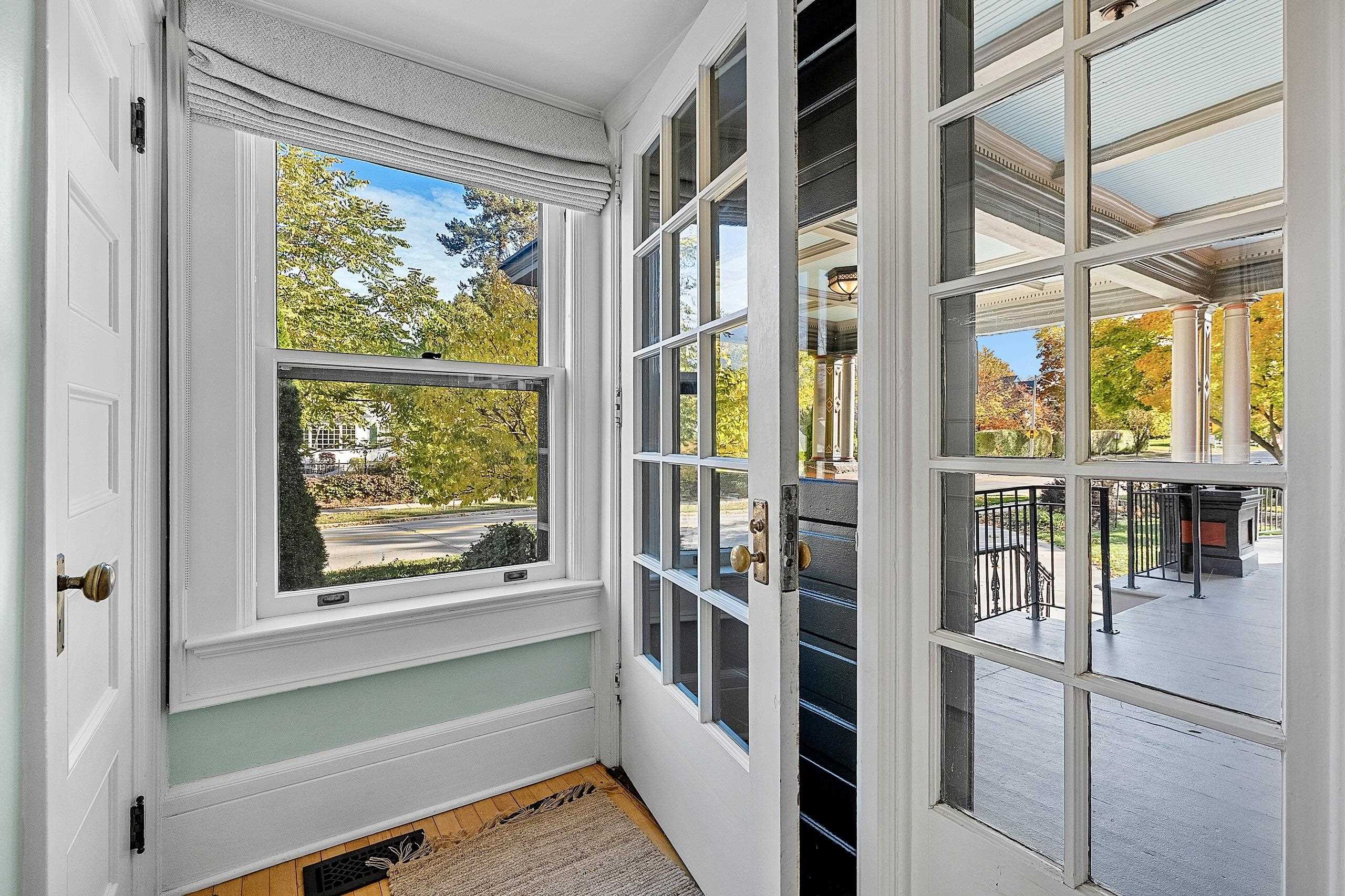 902 S MADISON Street