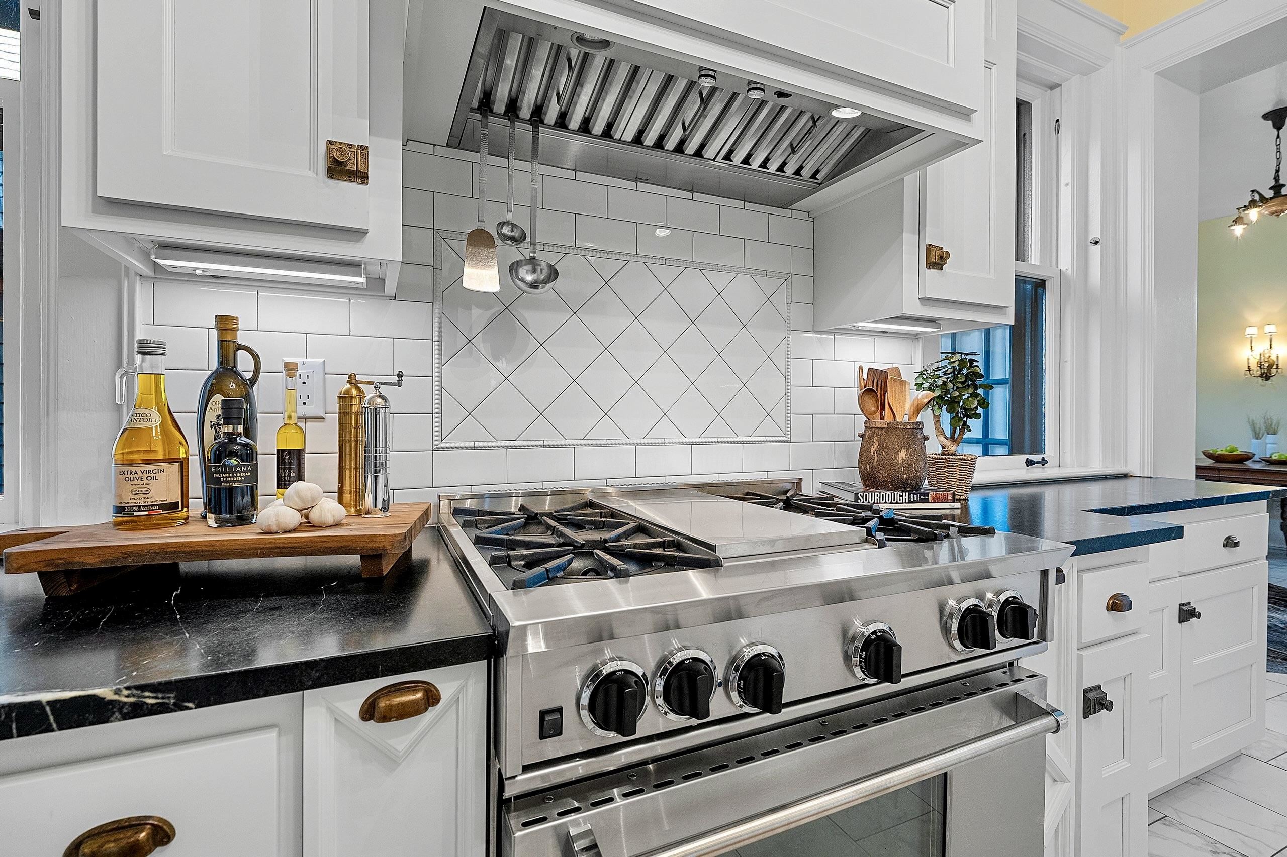 902 S MADISON Street