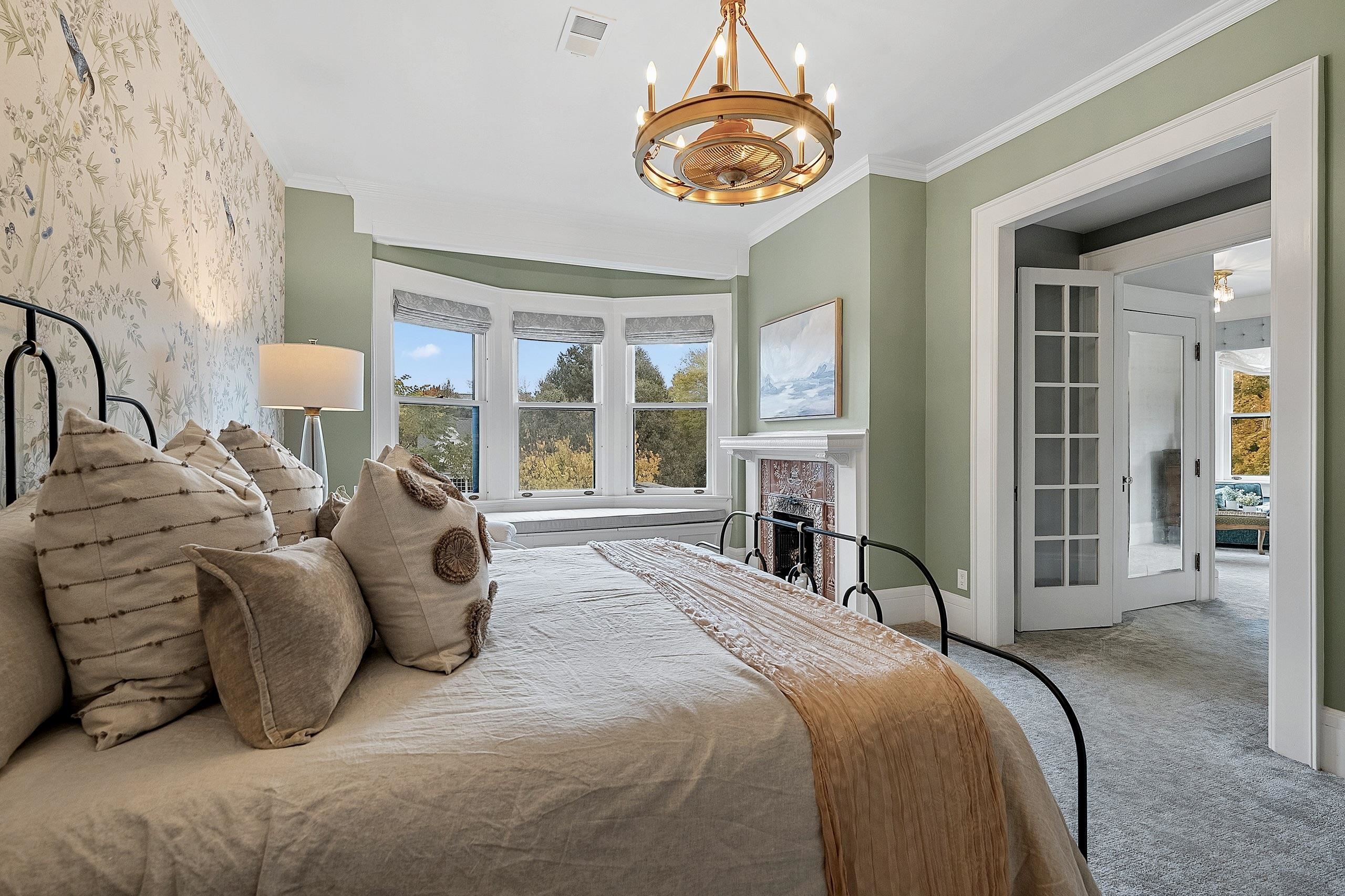 902 S MADISON Street