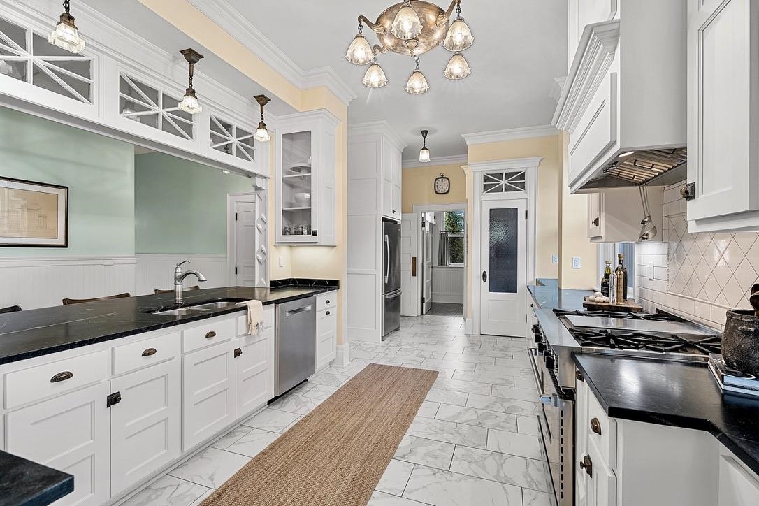 902 S MADISON Street