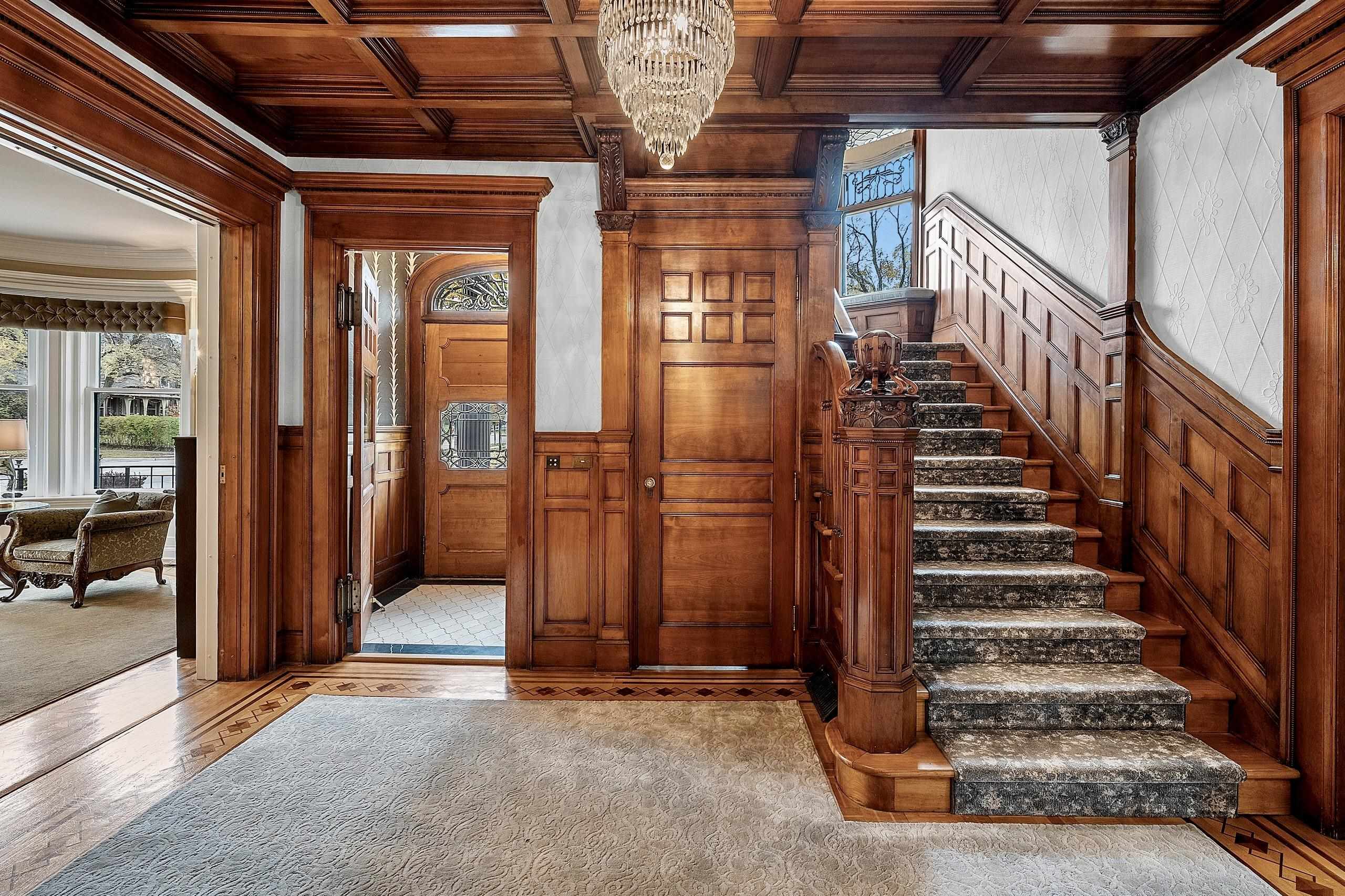 902 S MADISON Street