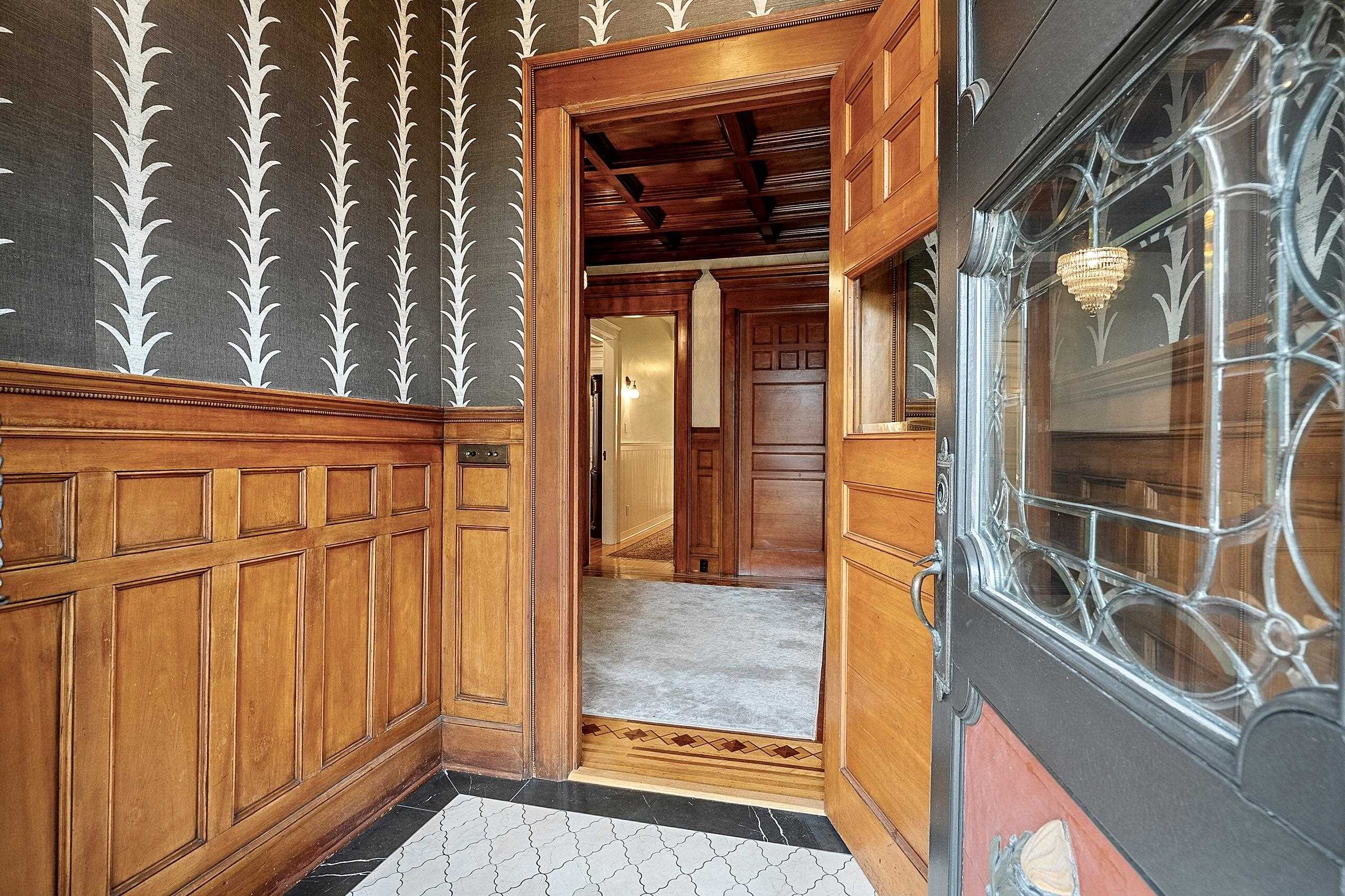 902 S MADISON Street