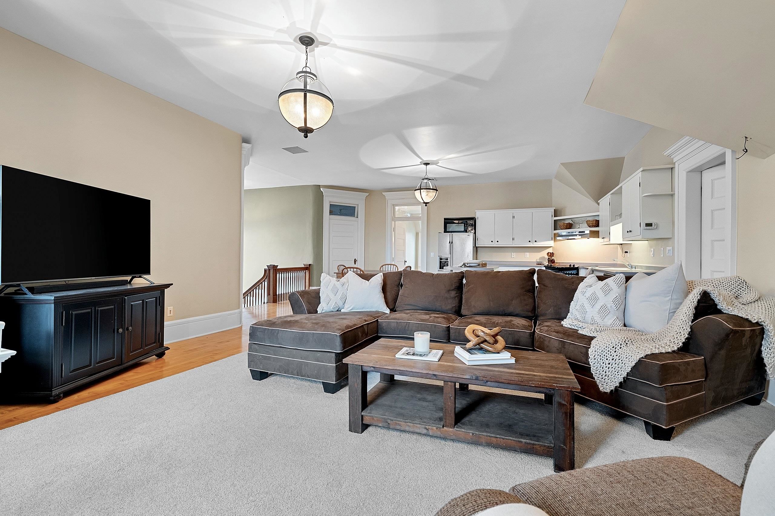 902 S MADISON Street