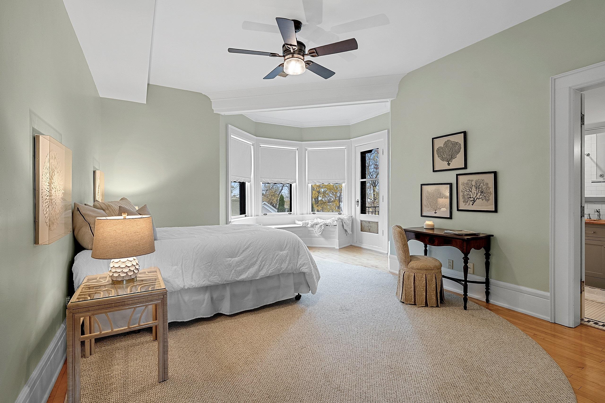 902 S MADISON Street