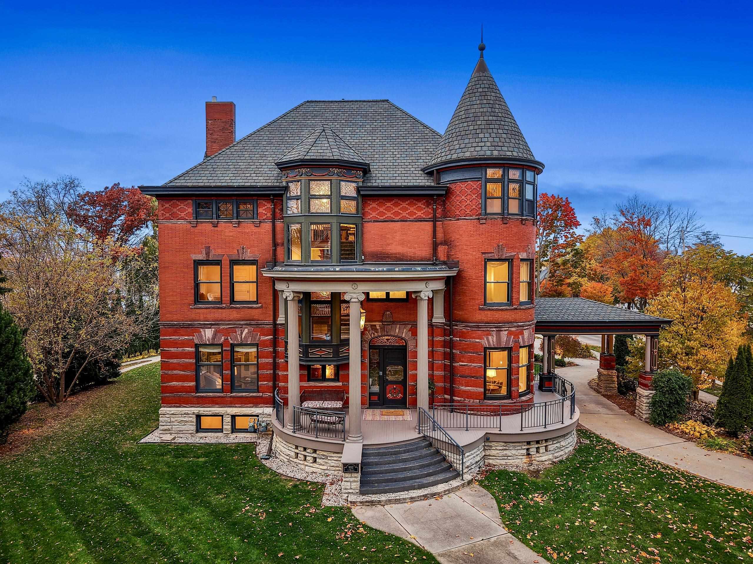 902 S MADISON Street