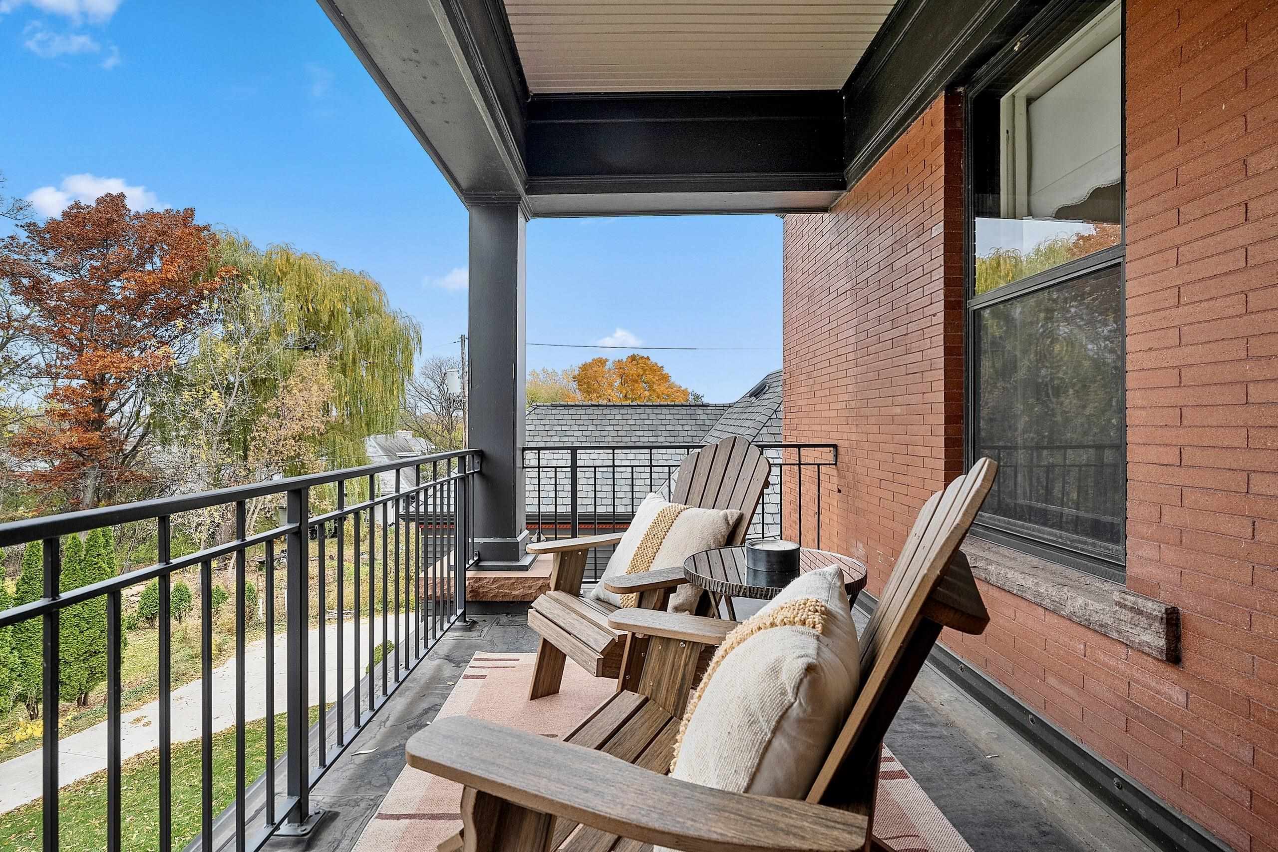 902 S MADISON Street