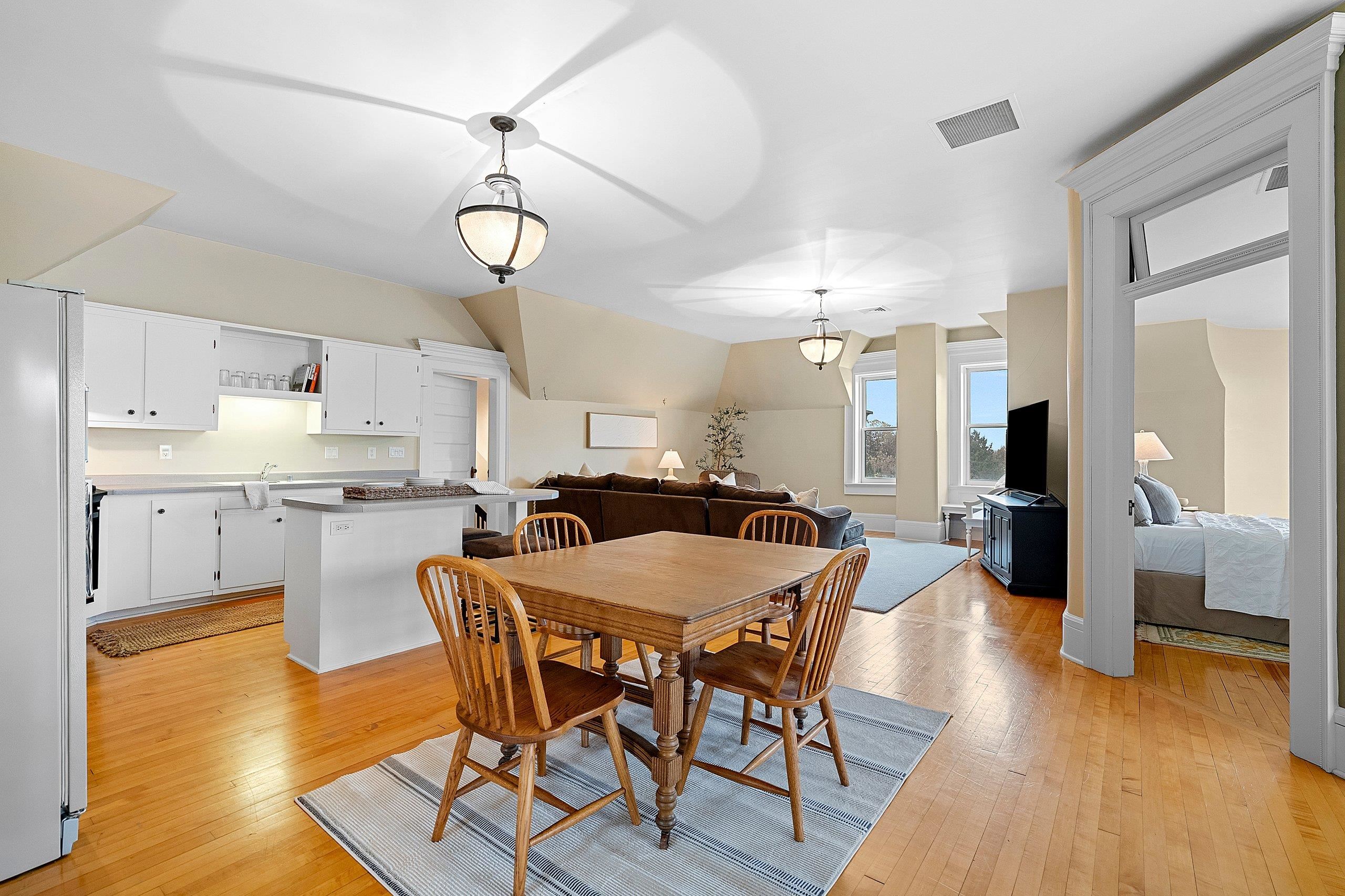 902 S MADISON Street