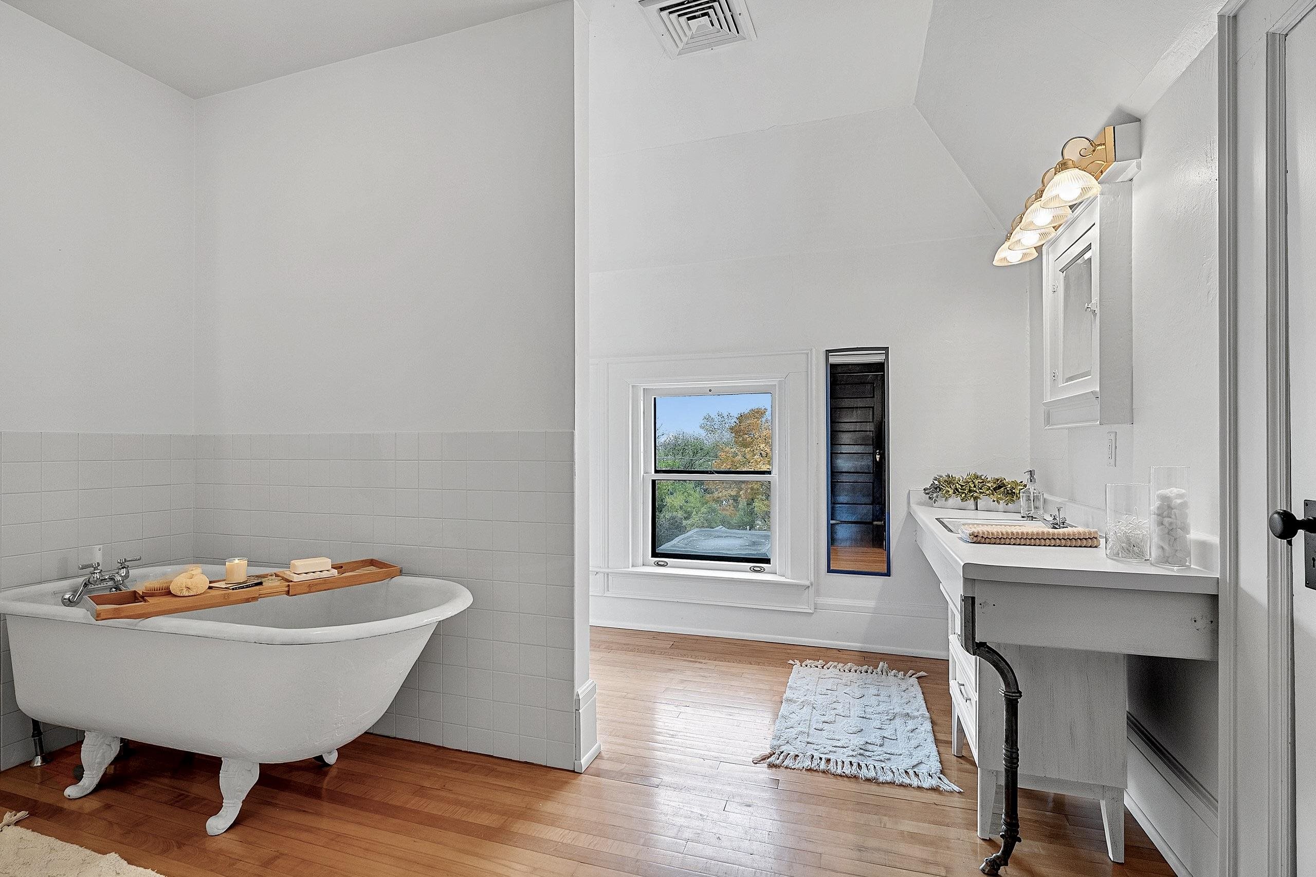 902 S MADISON Street