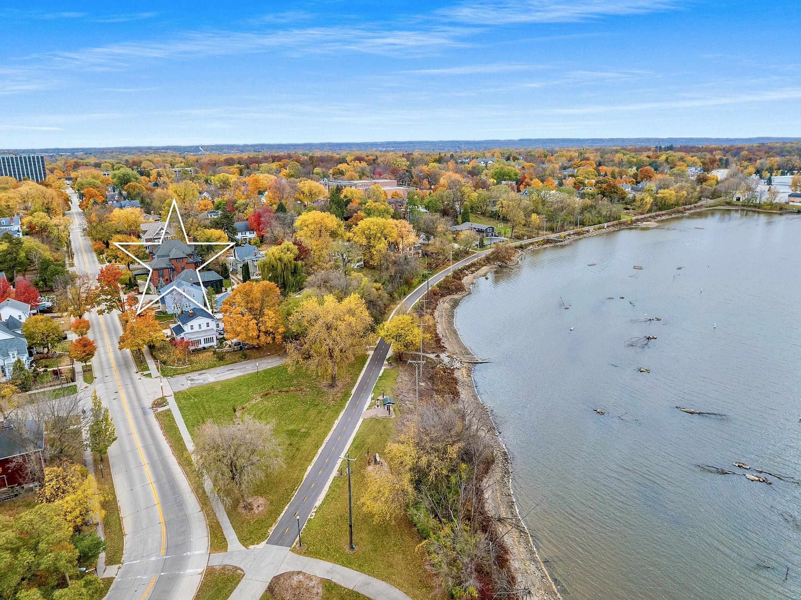 902 S MADISON Street