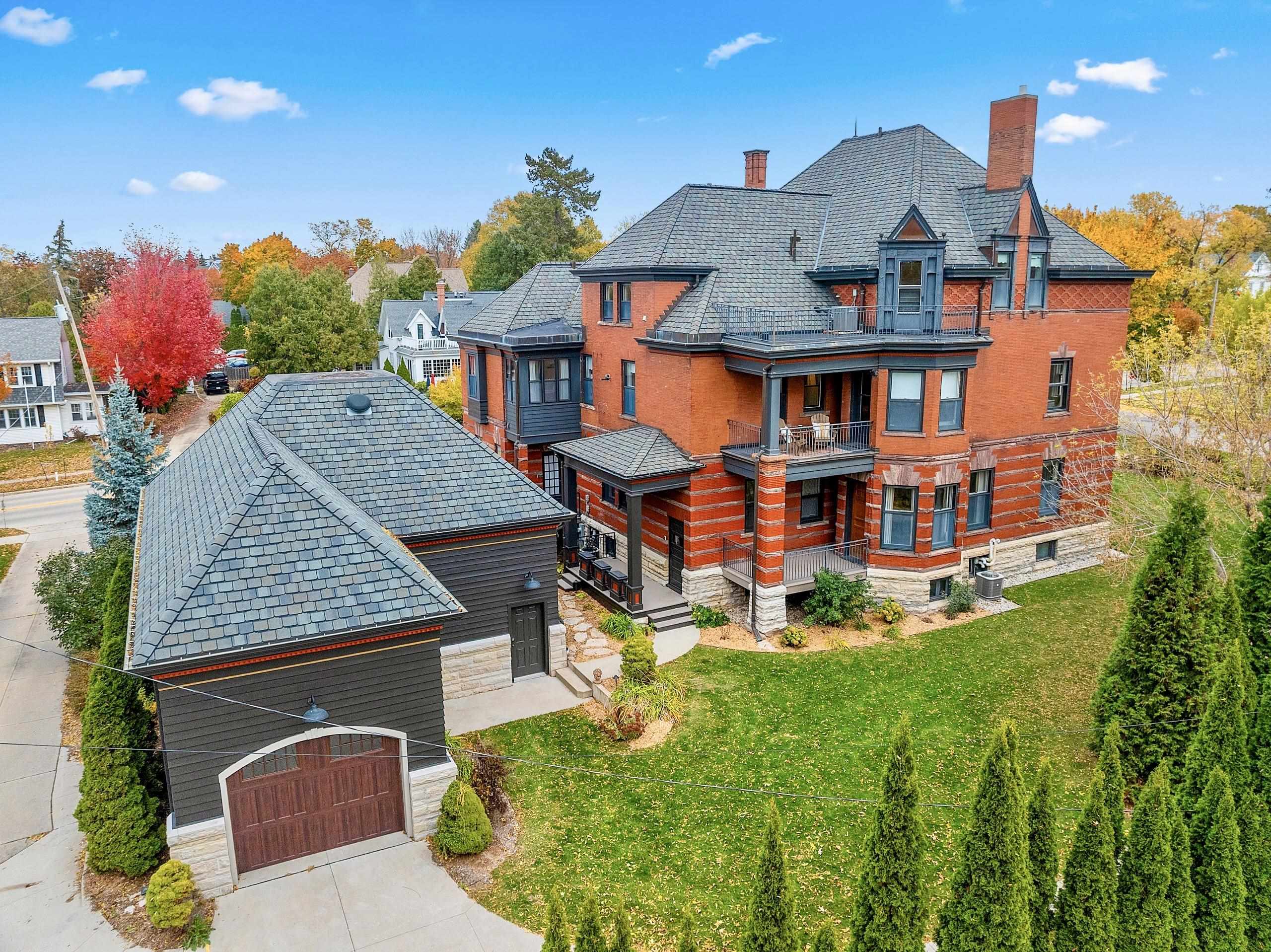 902 S MADISON Street