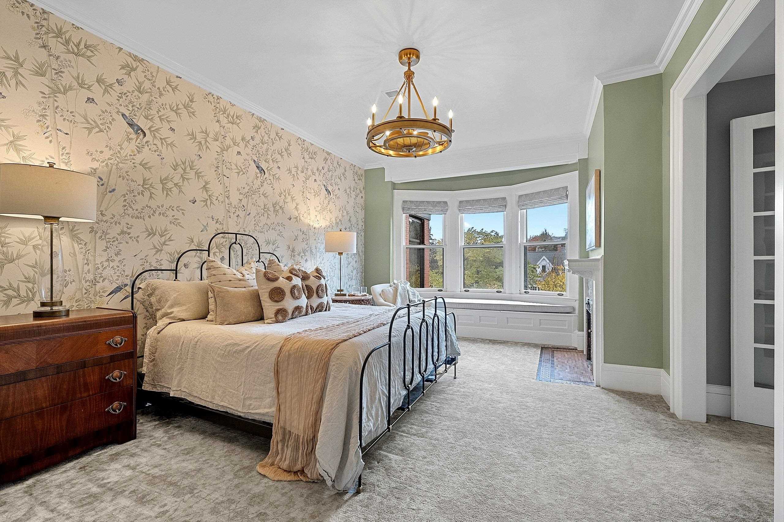 902 S MADISON Street