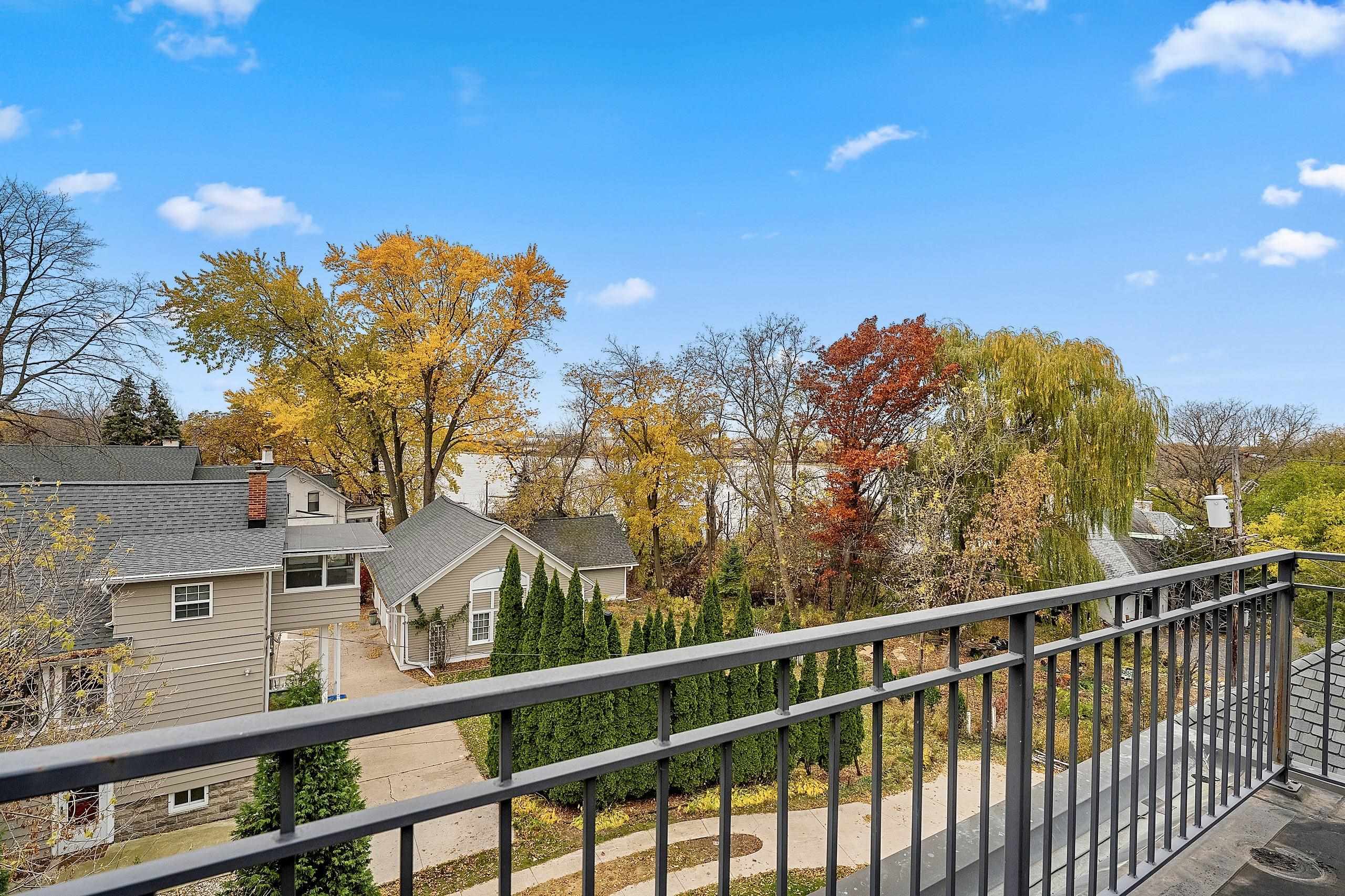 902 S MADISON Street