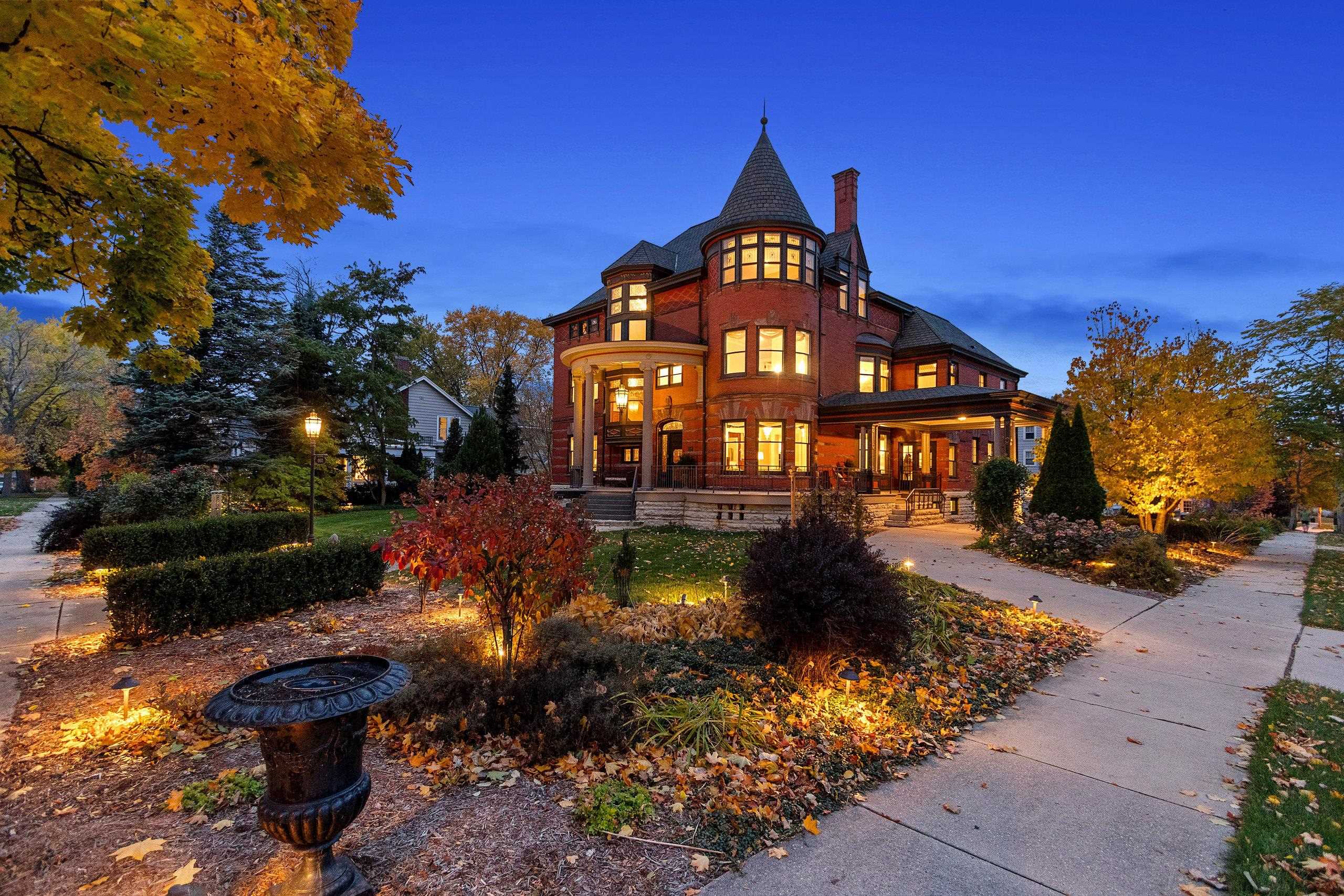 902 S MADISON Street