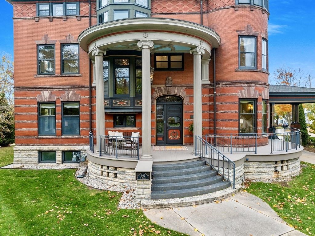 902 S MADISON Street