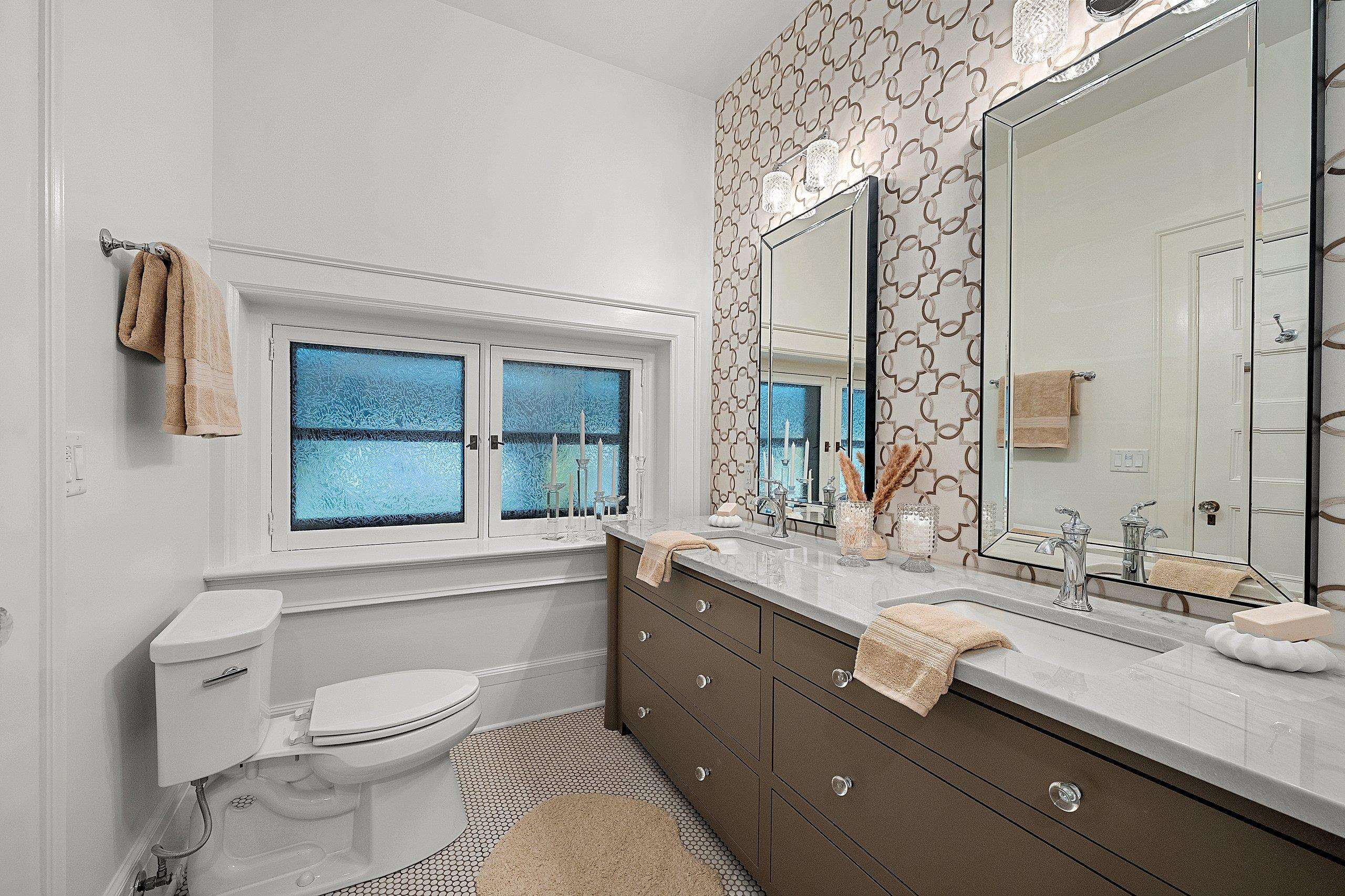 902 S MADISON Street