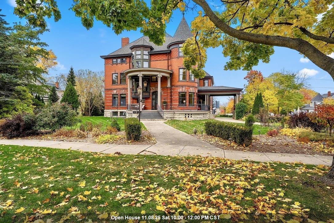 902 S MADISON Street