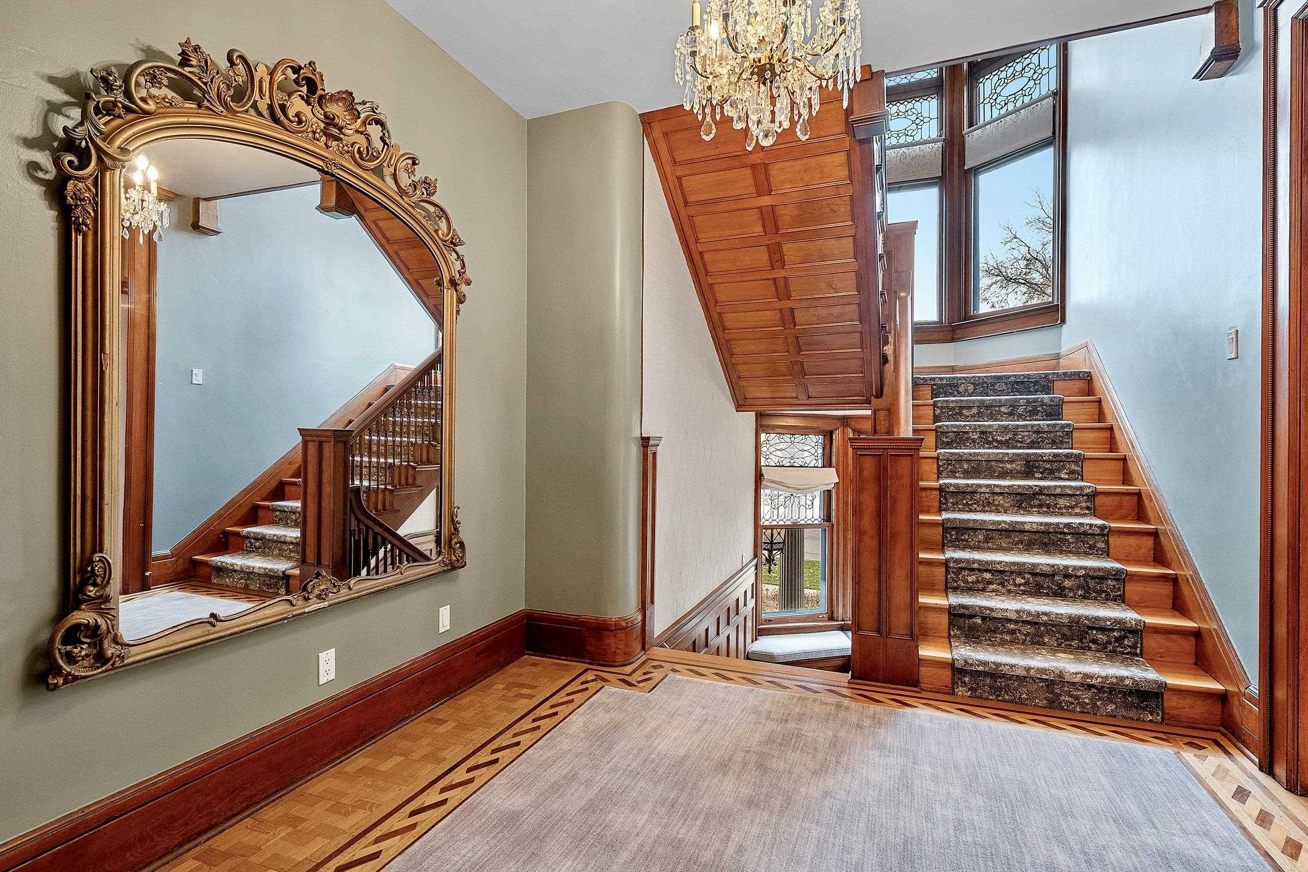 902 S MADISON Street