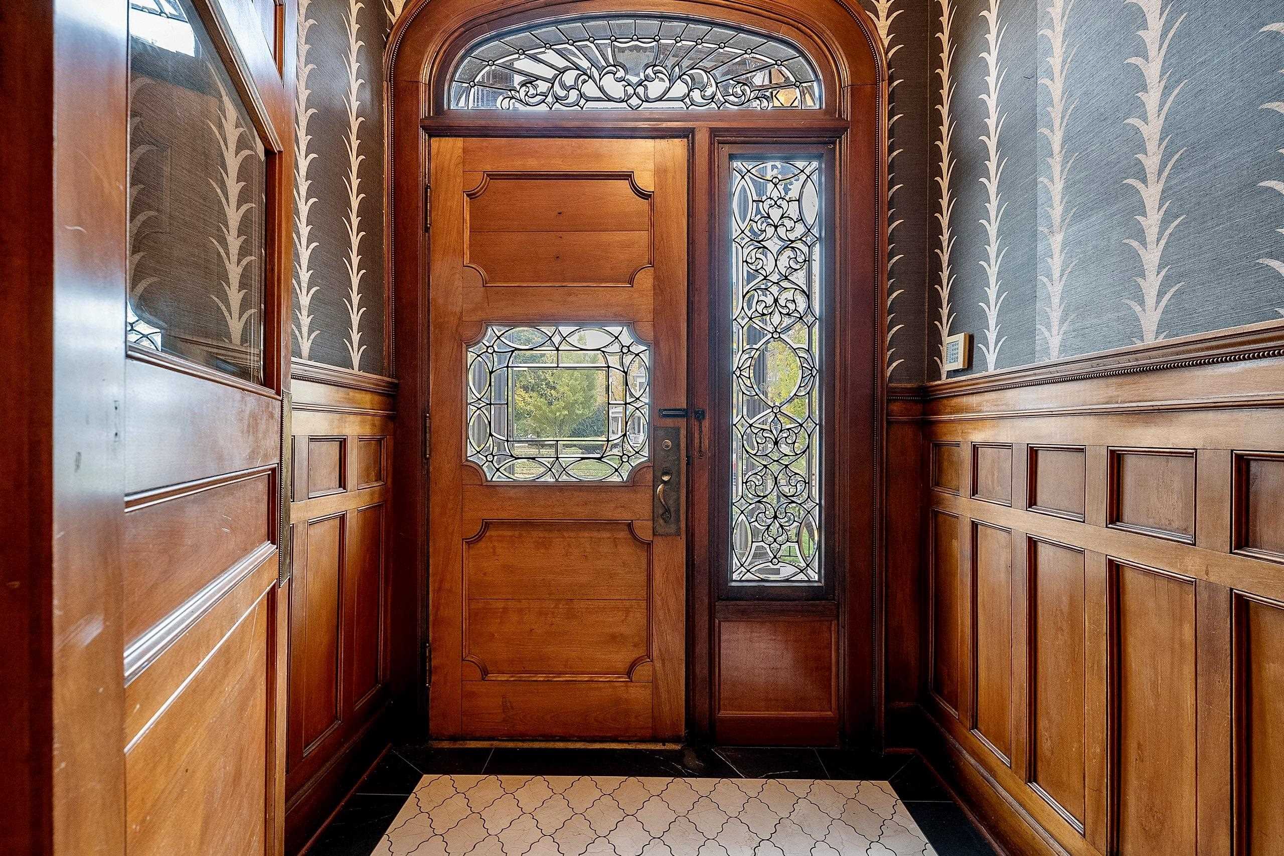 902 S MADISON Street