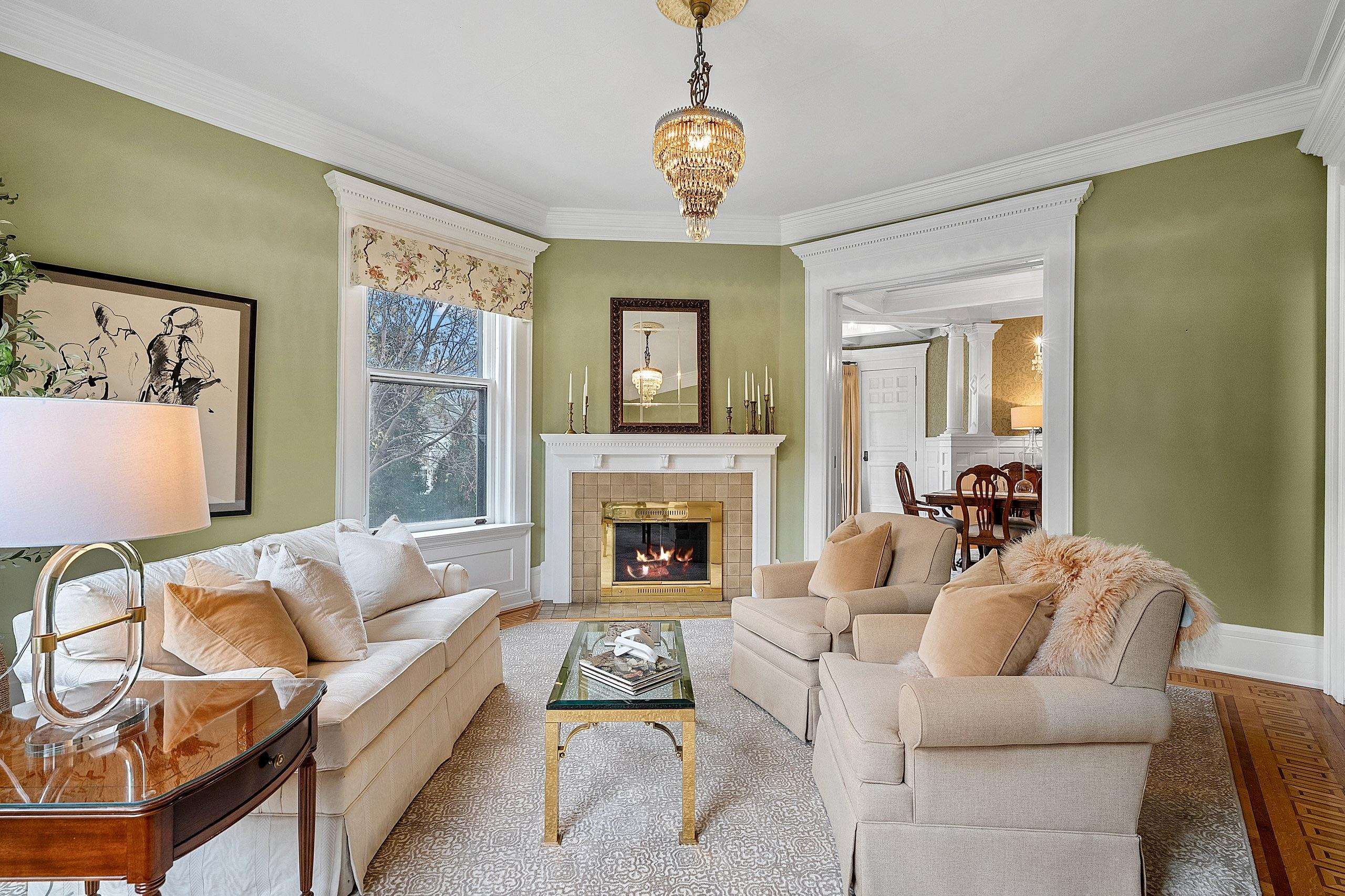 902 S MADISON Street